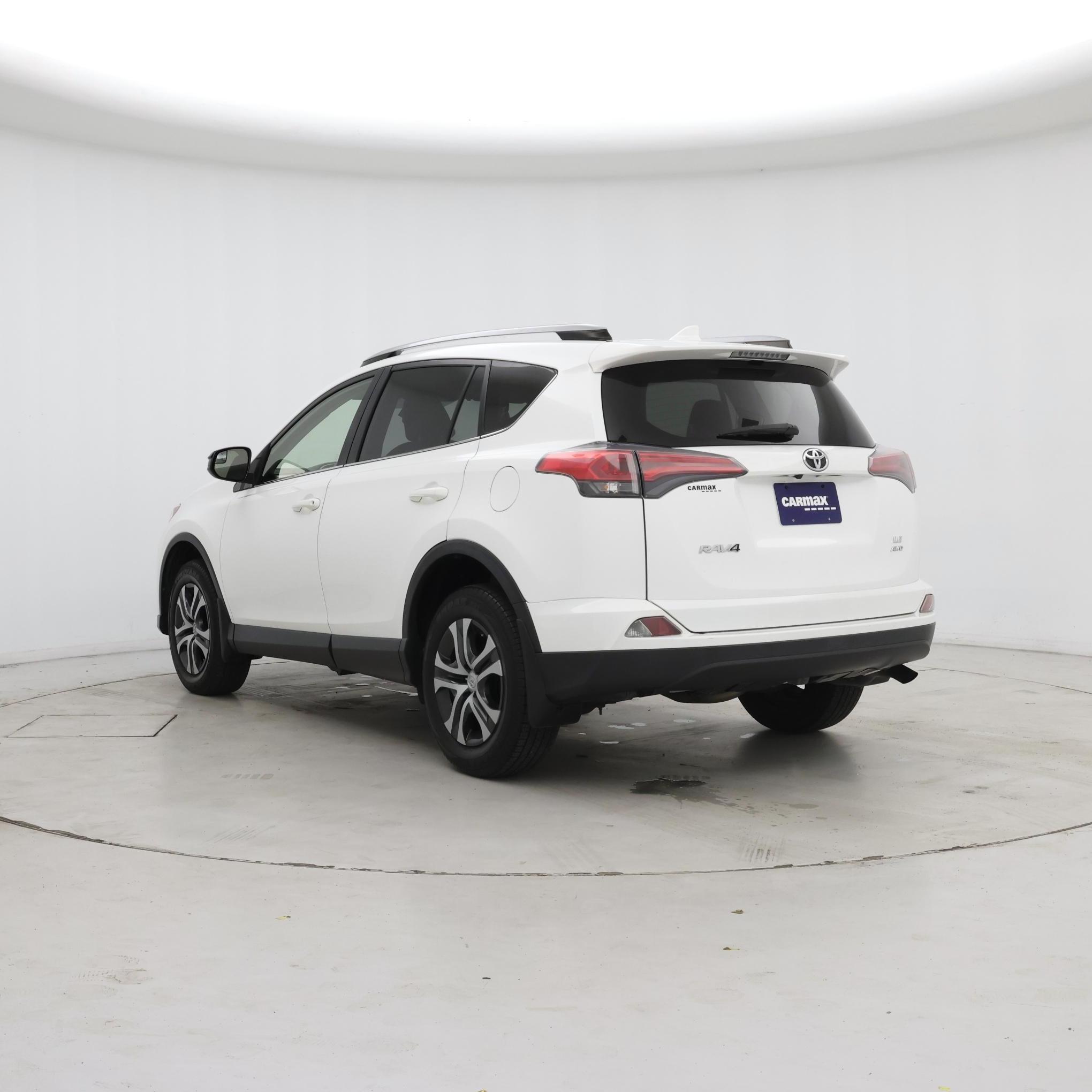 Thumbnail: 2018 Toyota RAV4 - 2