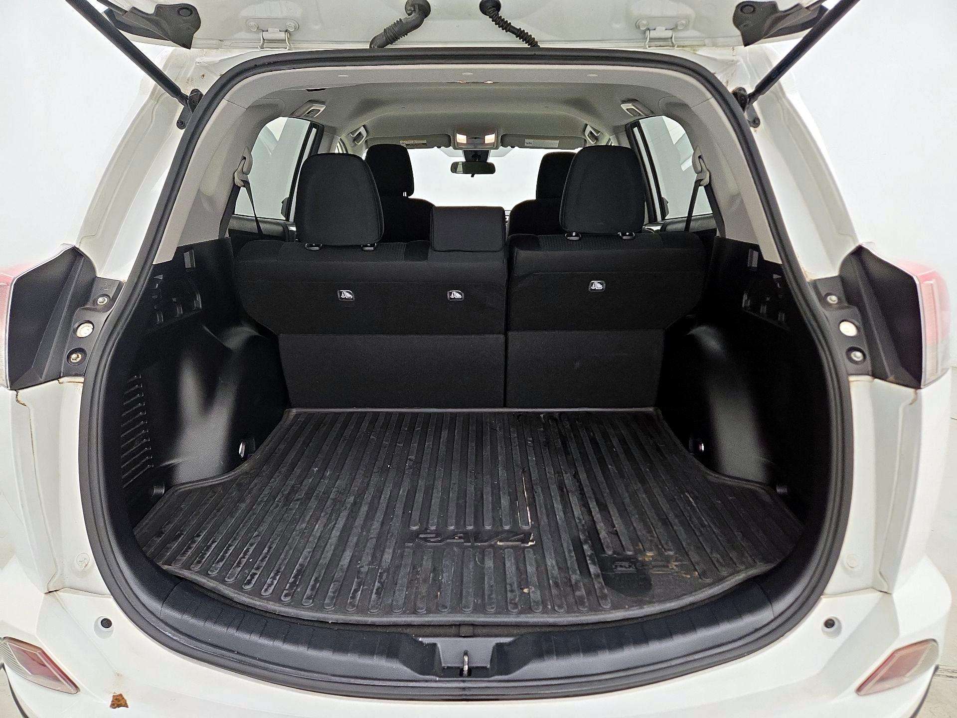 Thumbnail: 2018 Toyota RAV4 - 20