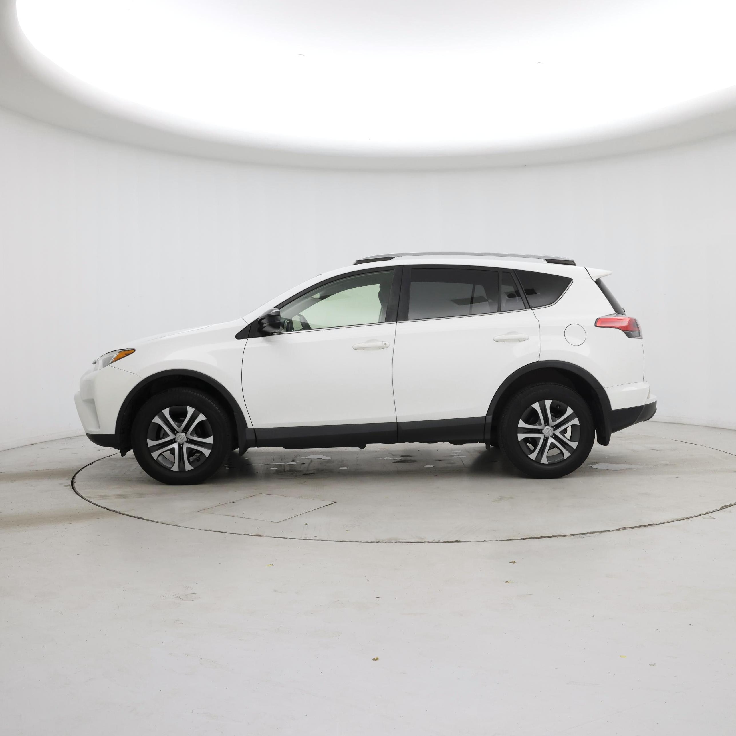 Thumbnail: 2018 Toyota RAV4 - 3