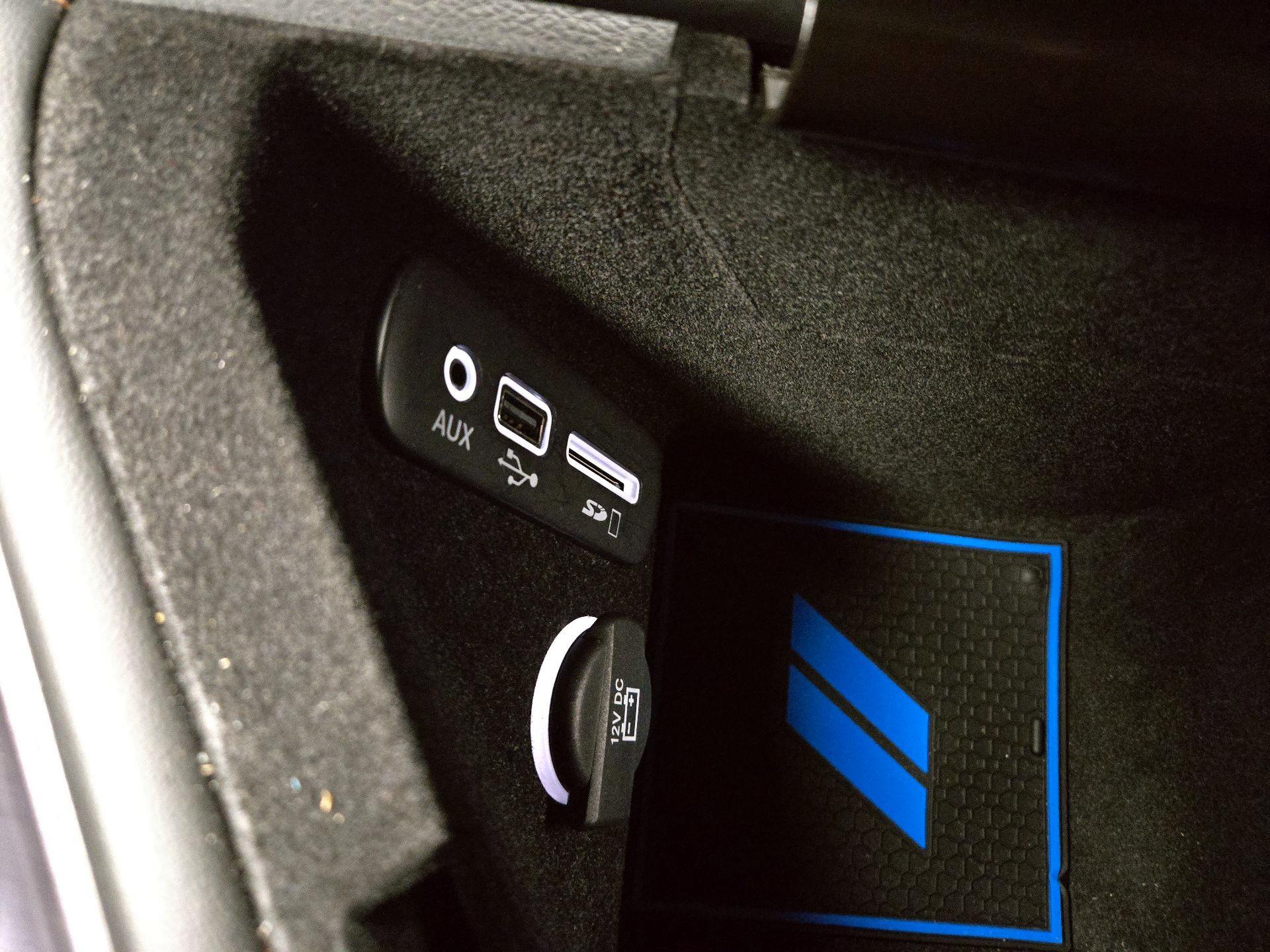 Thumbnail: 2015 Dodge Challenger - 19