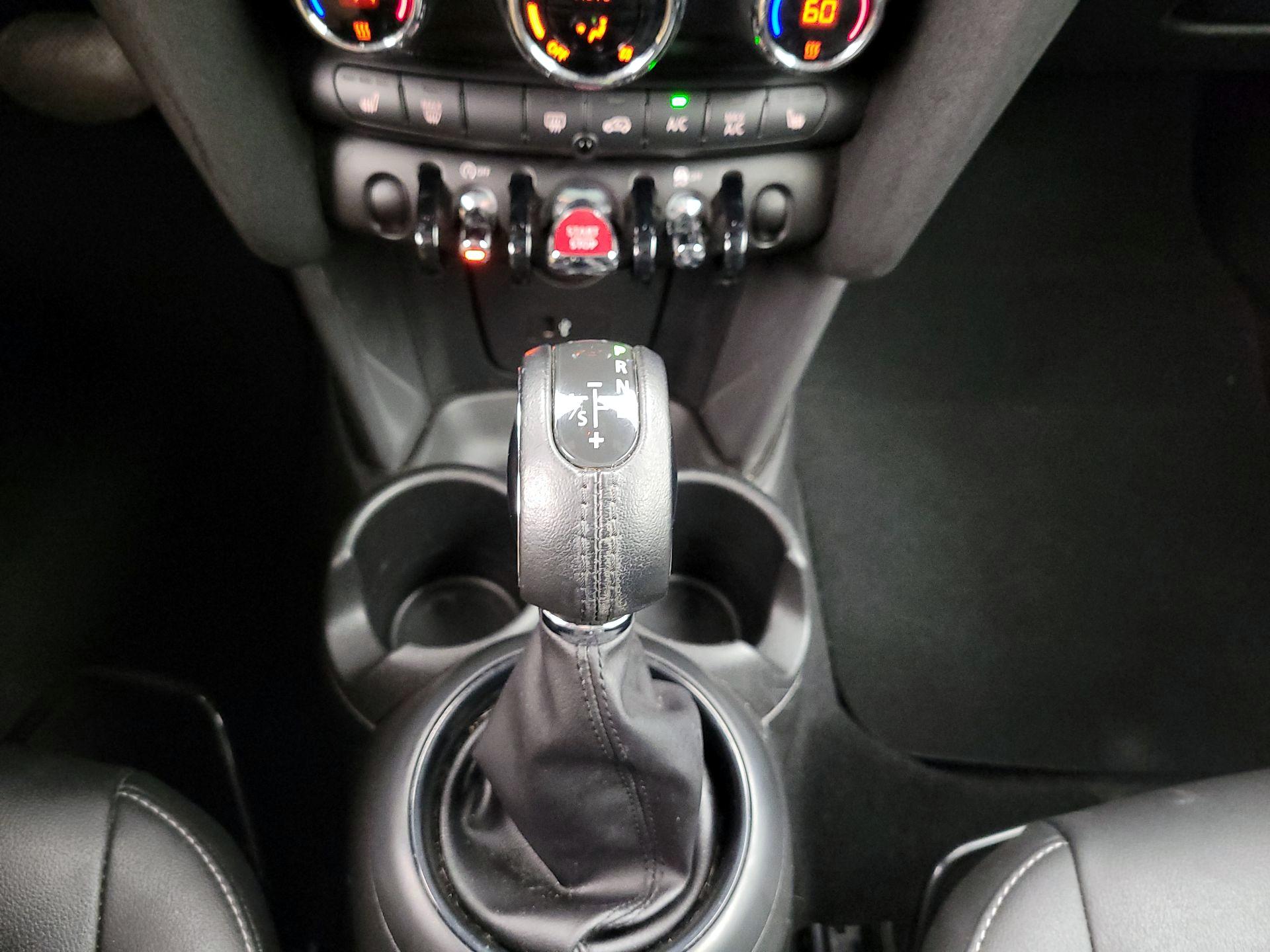 Thumbnail: 2019 MINI Cooper Hardtop - 17