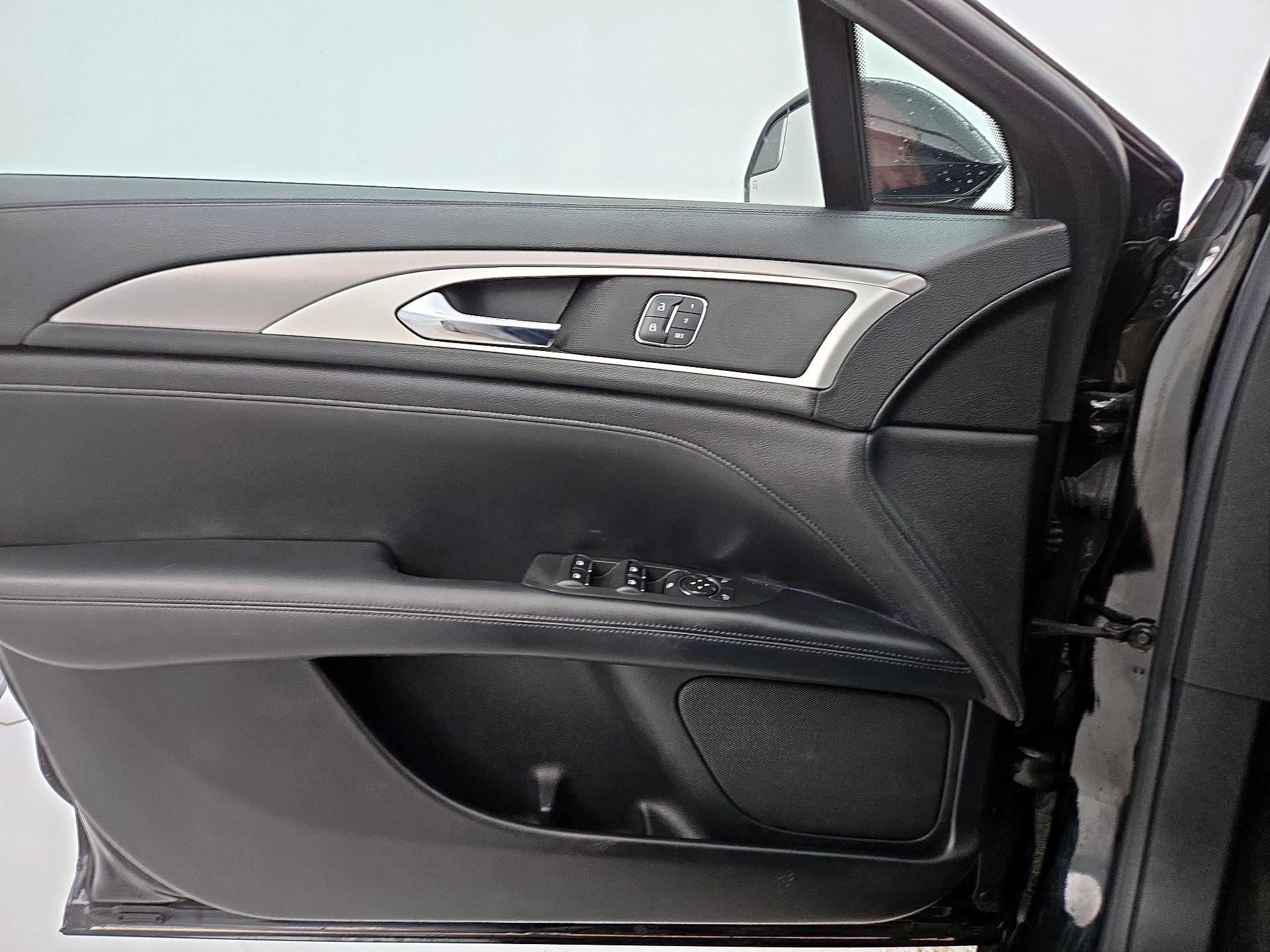 Thumbnail: 2017 Lincoln MKZ - 12