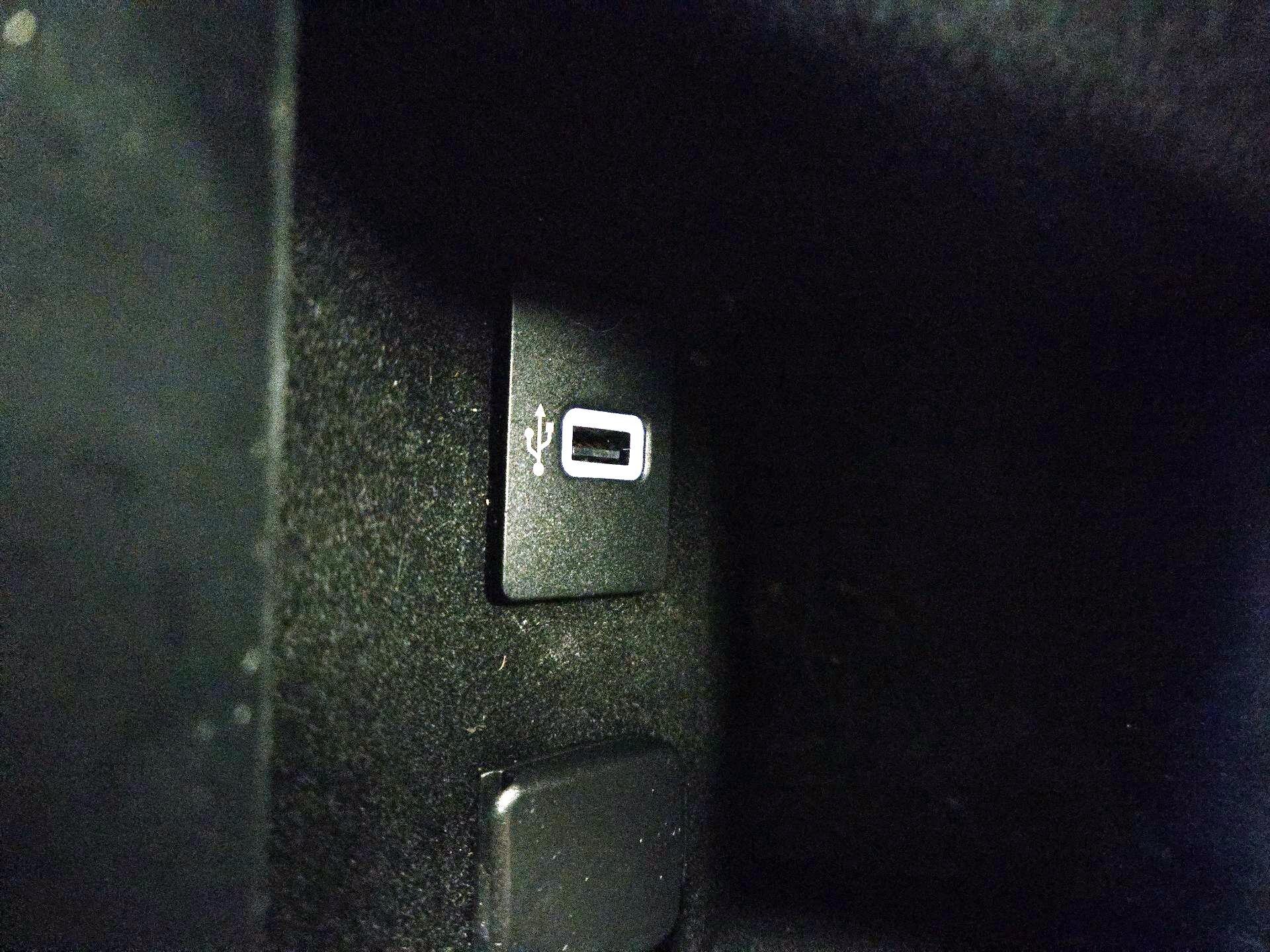 Thumbnail: 2017 Lincoln MKZ - 18