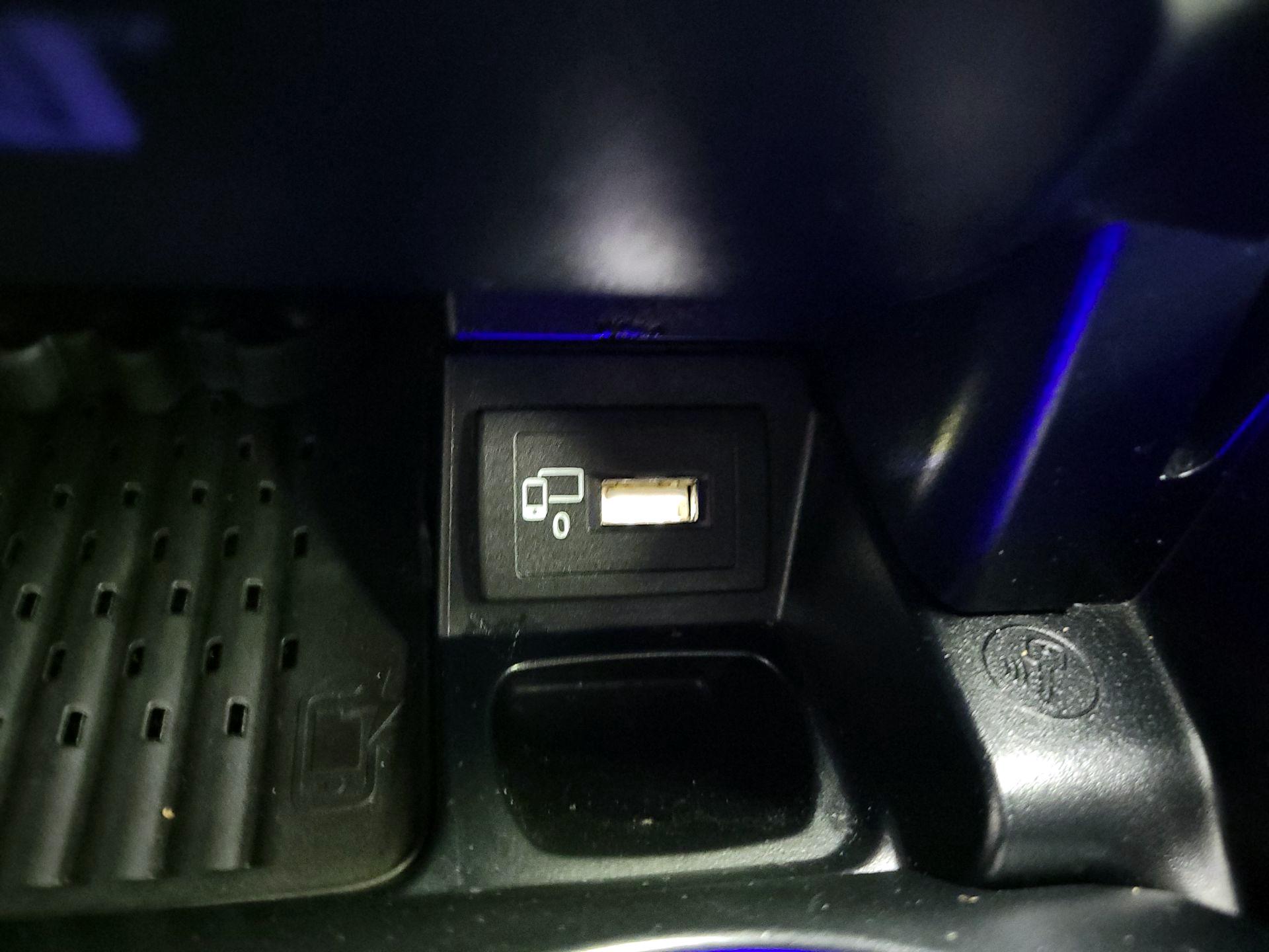 Thumbnail: 2020 Mercedes-Benz E-Class - 19