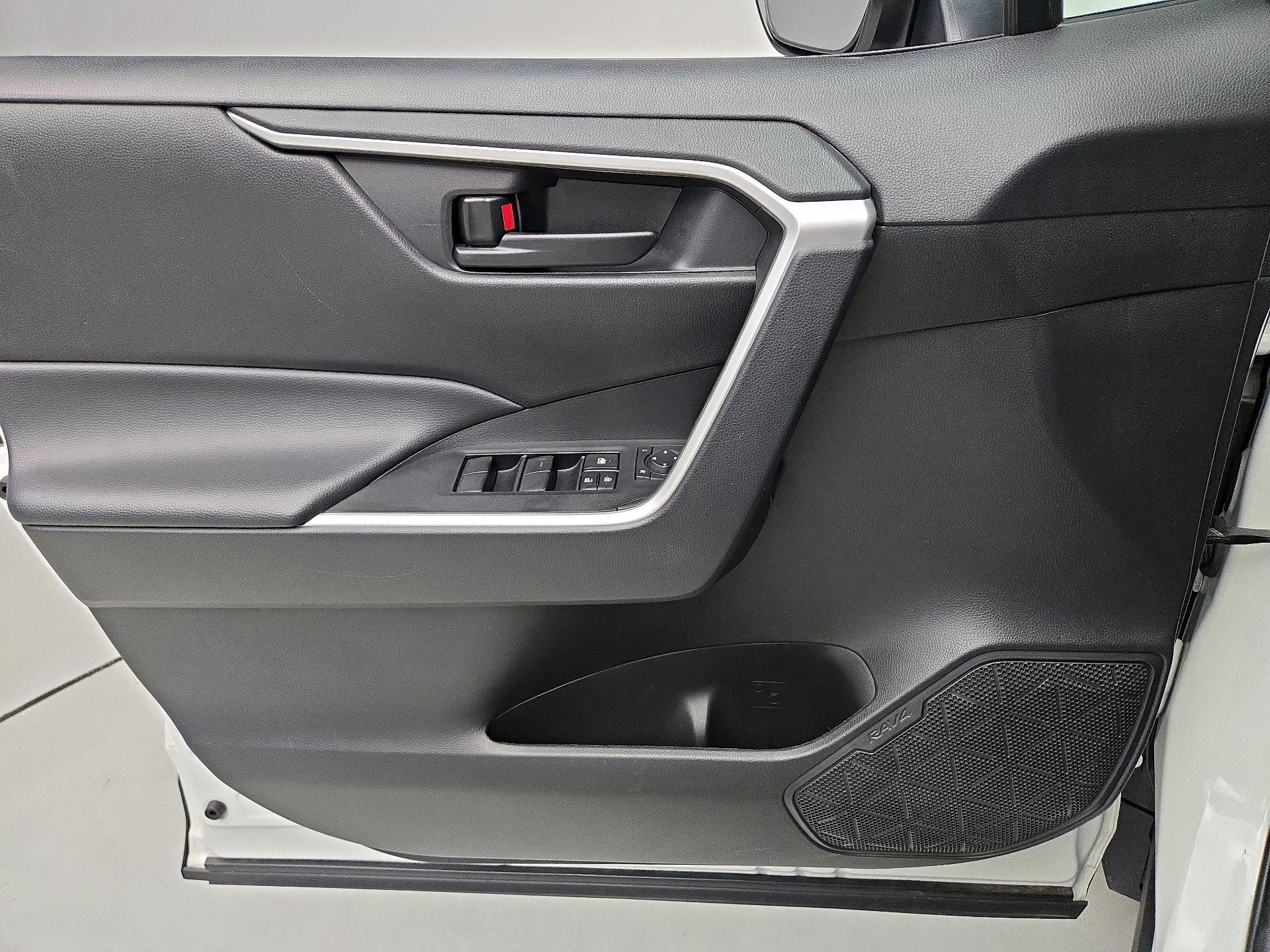 Thumbnail: 2024 Toyota RAV4 - 12