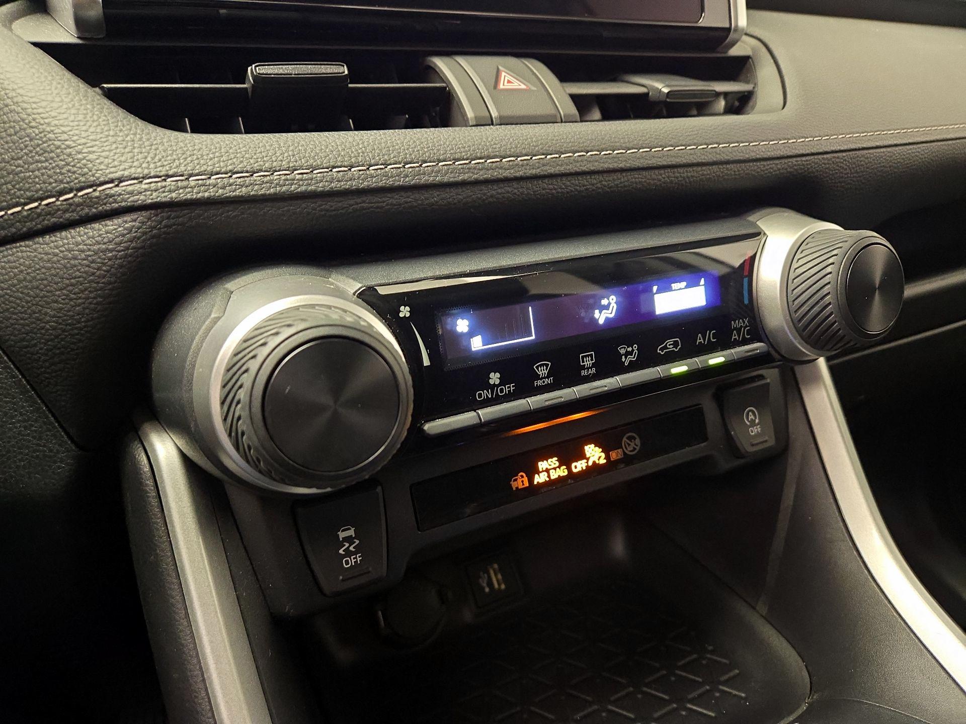 Thumbnail: 2024 Toyota RAV4 - 16