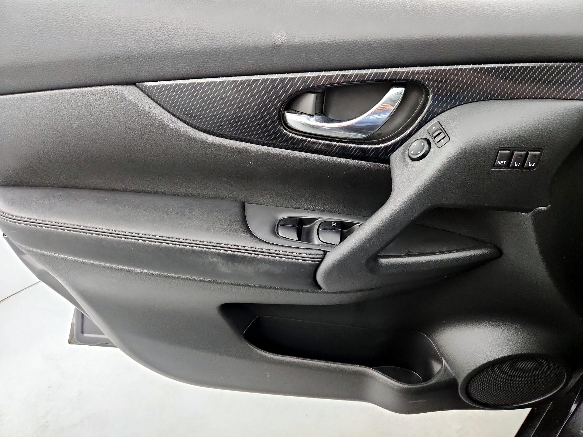 Thumbnail: 2017 Nissan Rogue - 12