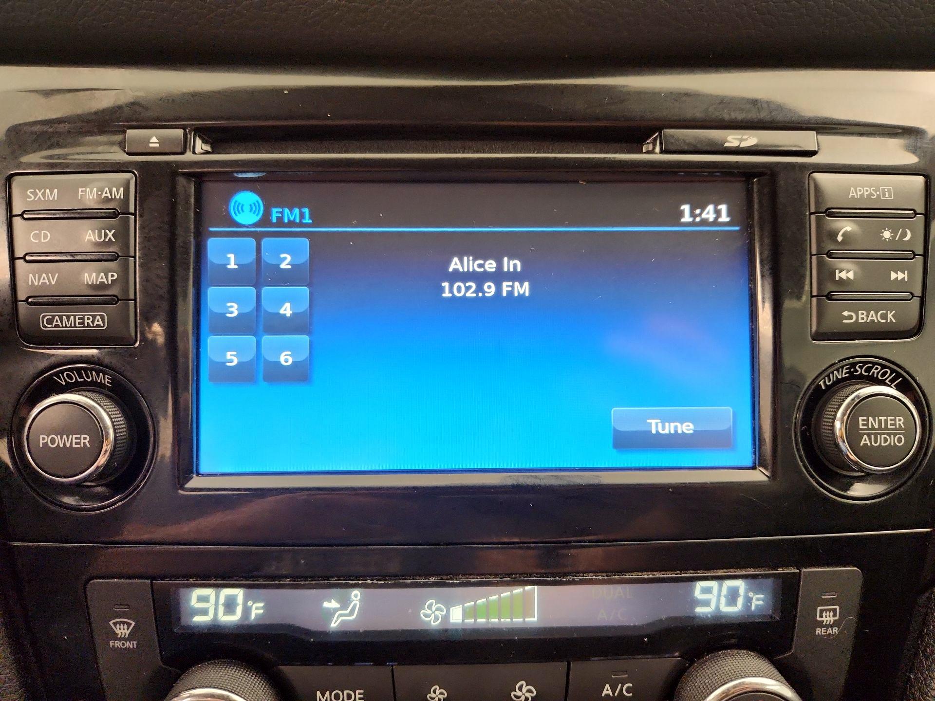 Thumbnail: 2017 Nissan Rogue - 16