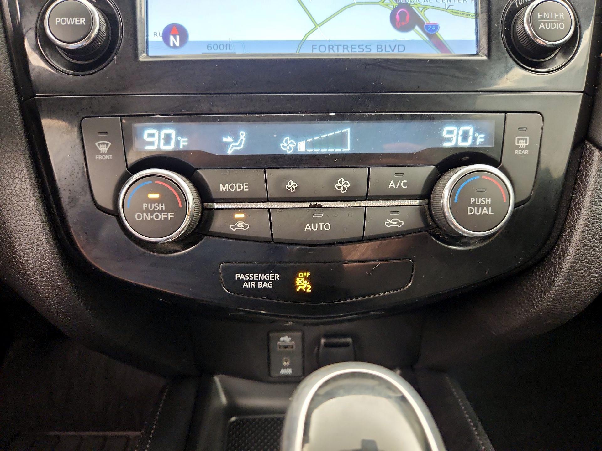 Thumbnail: 2017 Nissan Rogue - 17