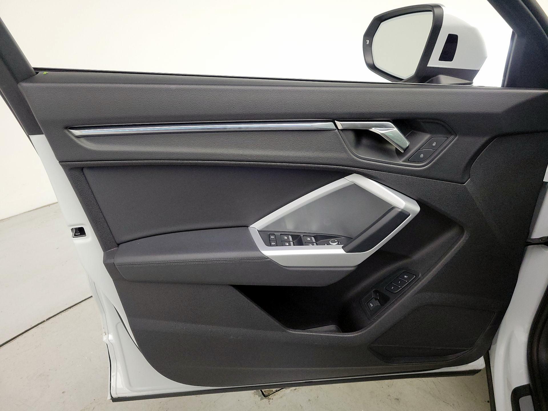 Thumbnail: 2022 Audi Q3 - 12