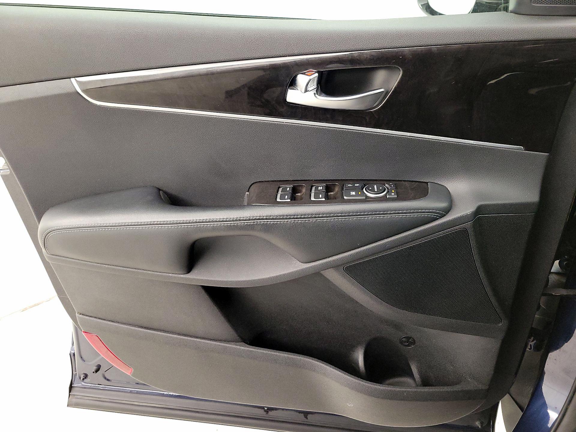 Thumbnail: 2016 Kia Sorento - 12