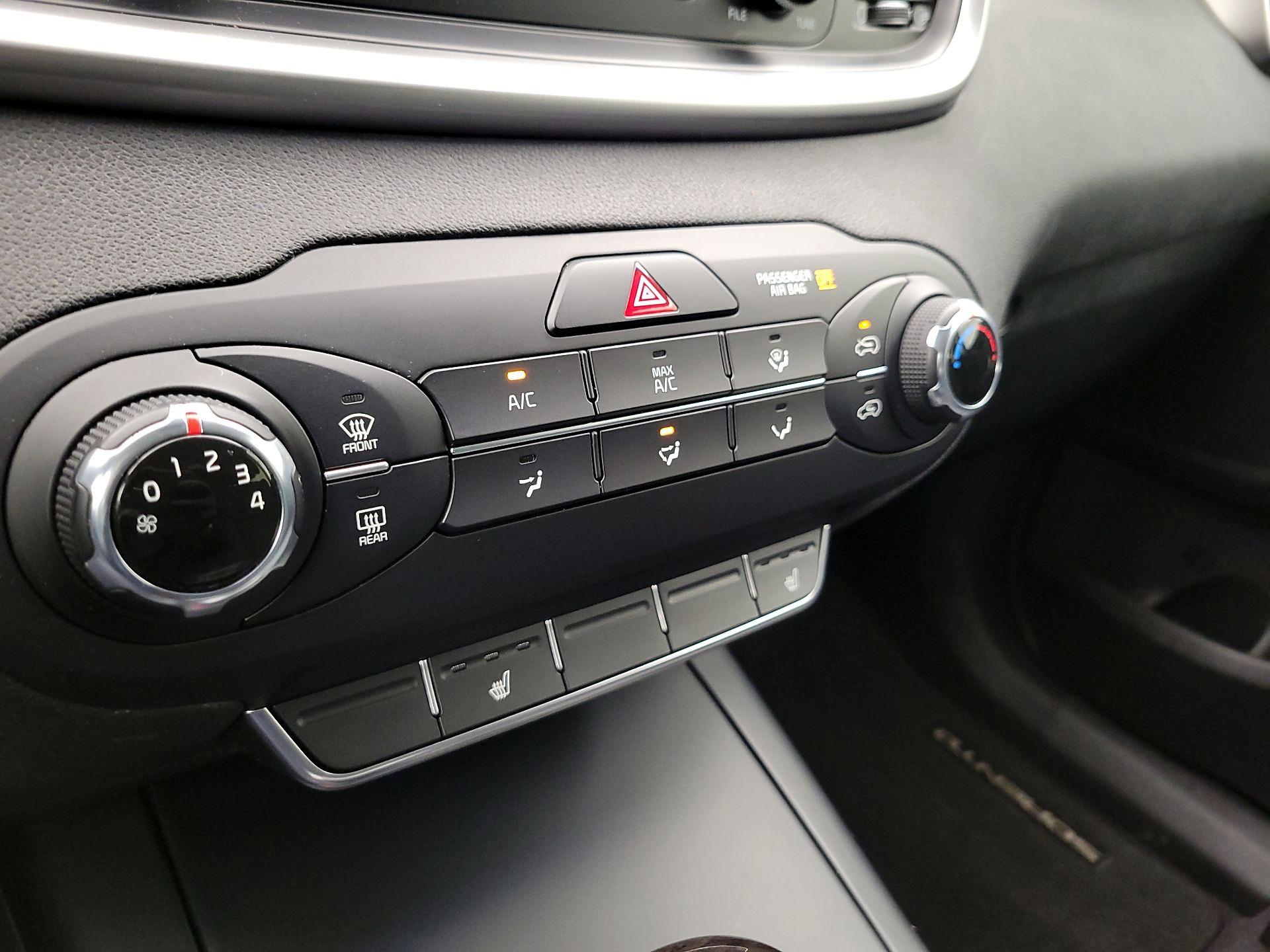 Thumbnail: 2016 Kia Sorento - 16