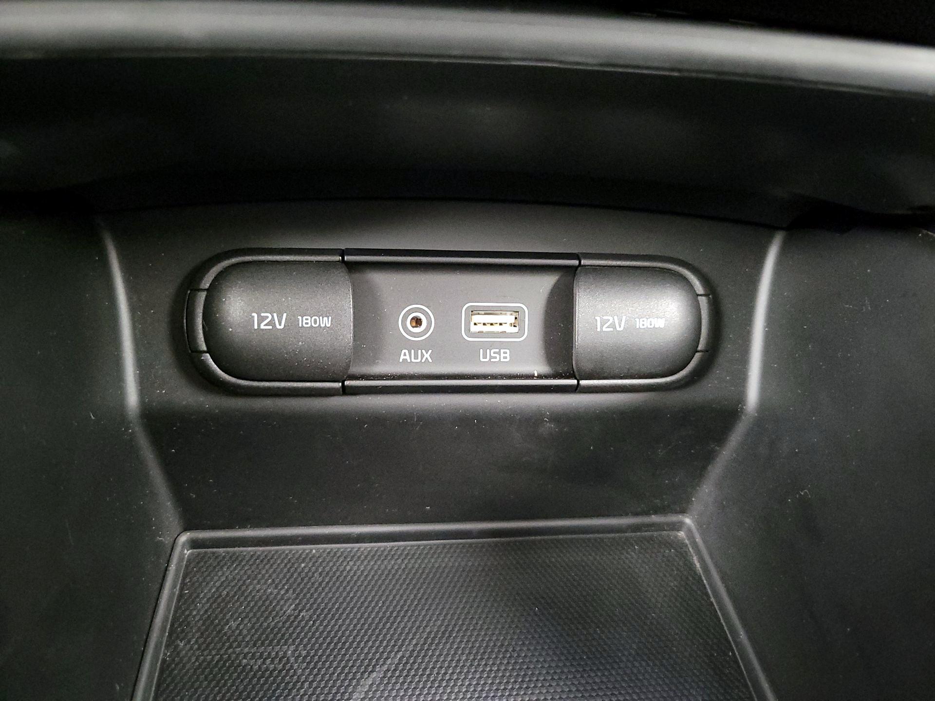 Thumbnail: 2016 Kia Sorento - 18