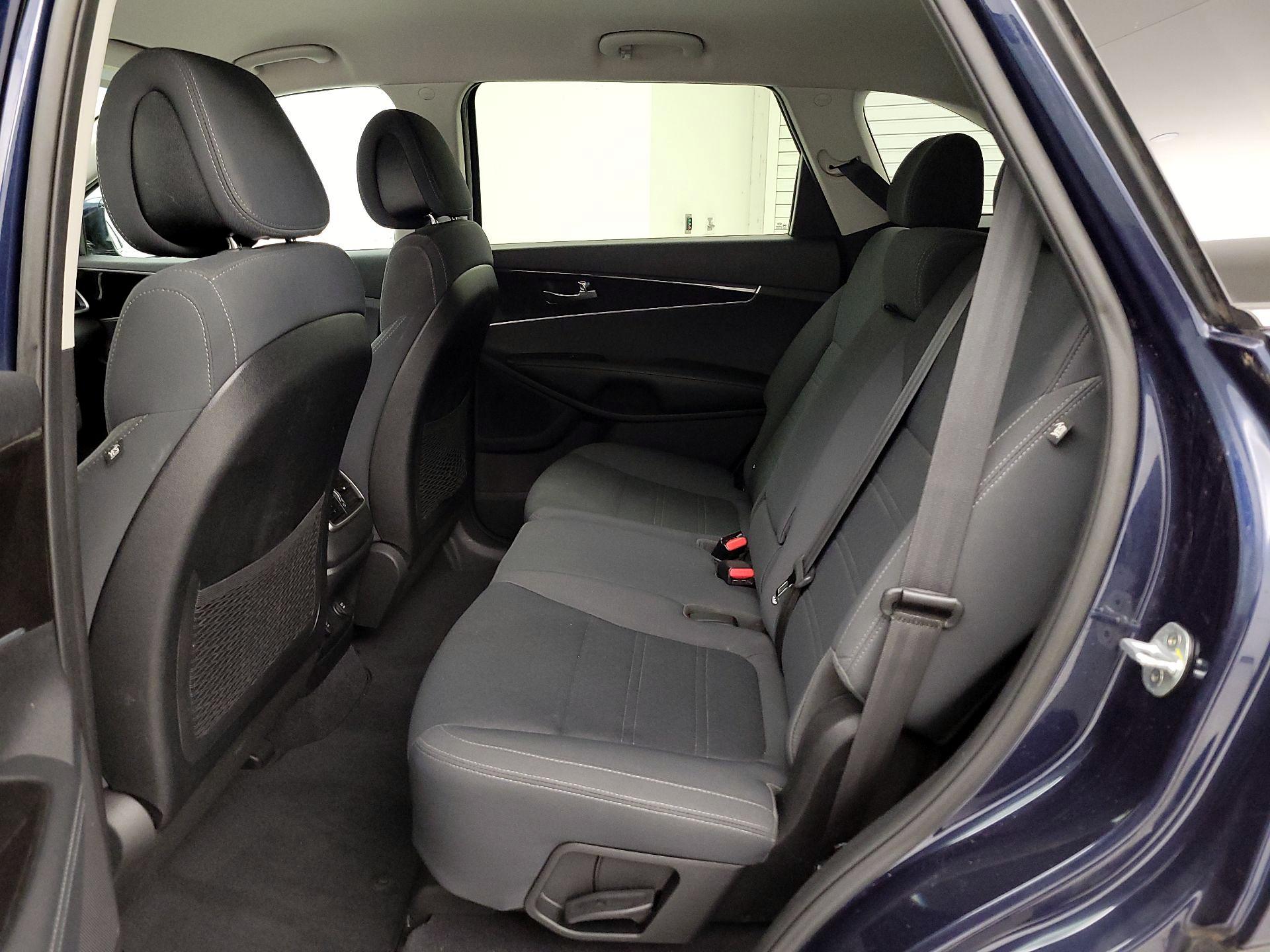 Thumbnail: 2016 Kia Sorento - 19