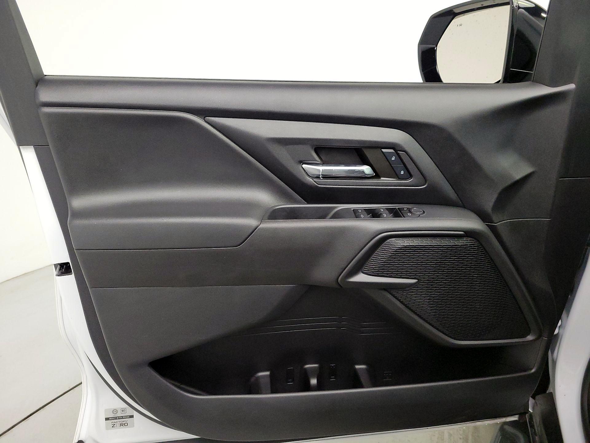 Thumbnail: 2024 Chevrolet Silverado EV - 12