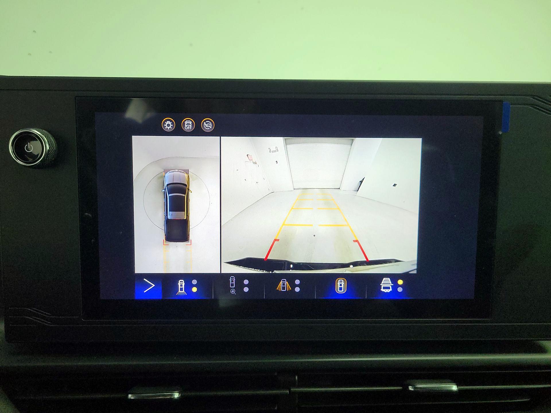 Thumbnail: 2024 Chevrolet Silverado EV - 14