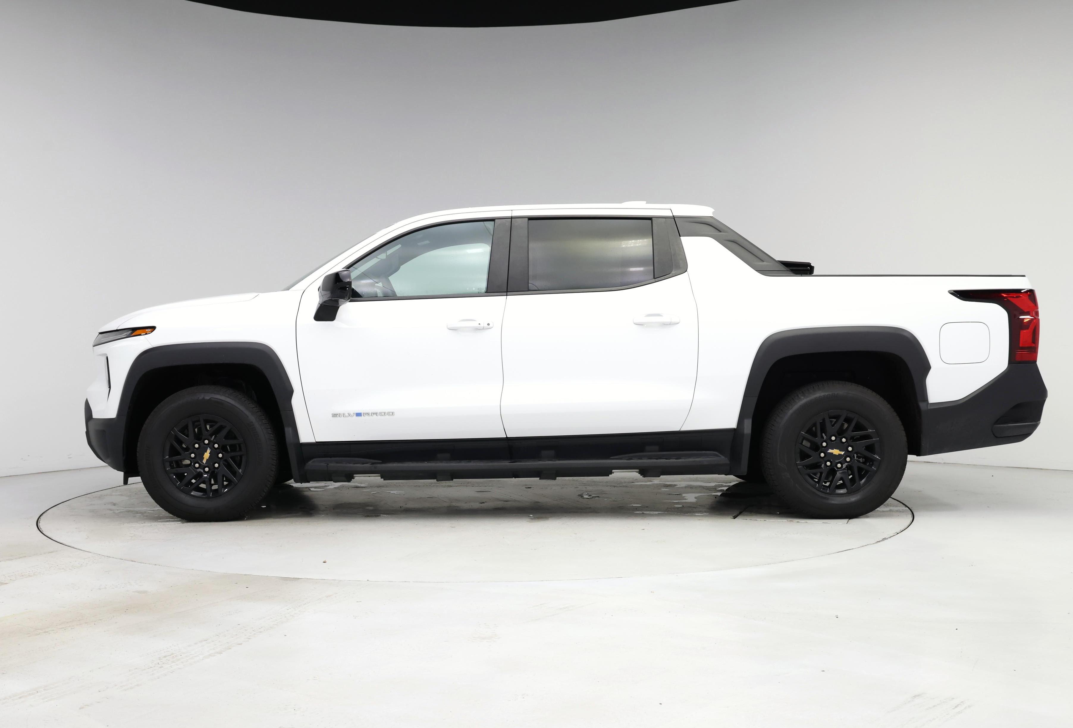 Thumbnail: 2024 Chevrolet Silverado EV - 3
