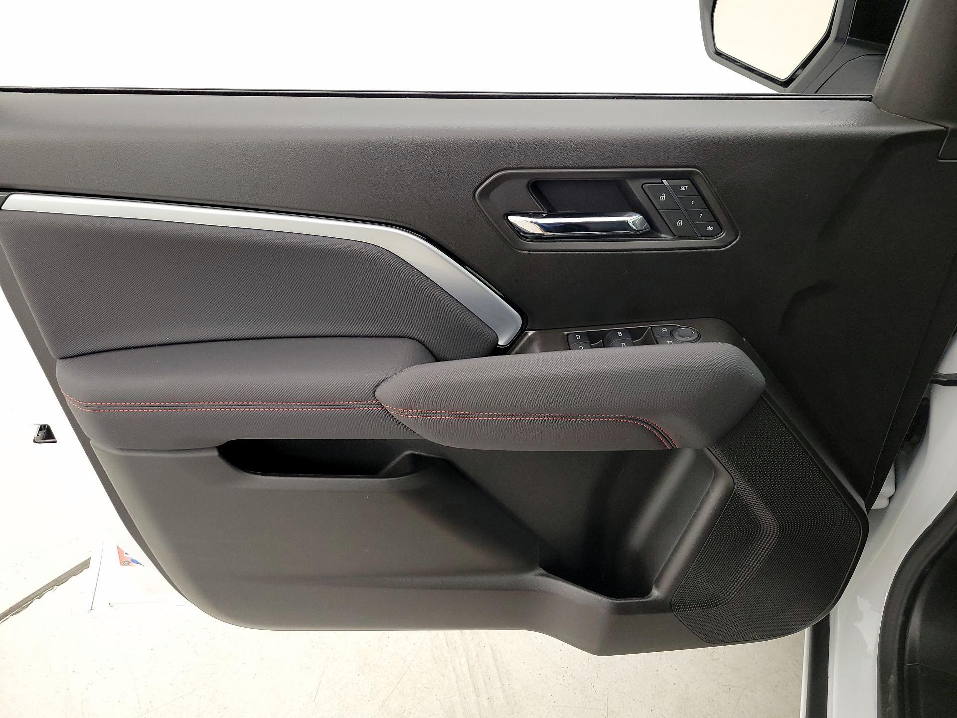 Thumbnail: 2025 Chevrolet Colorado - 12