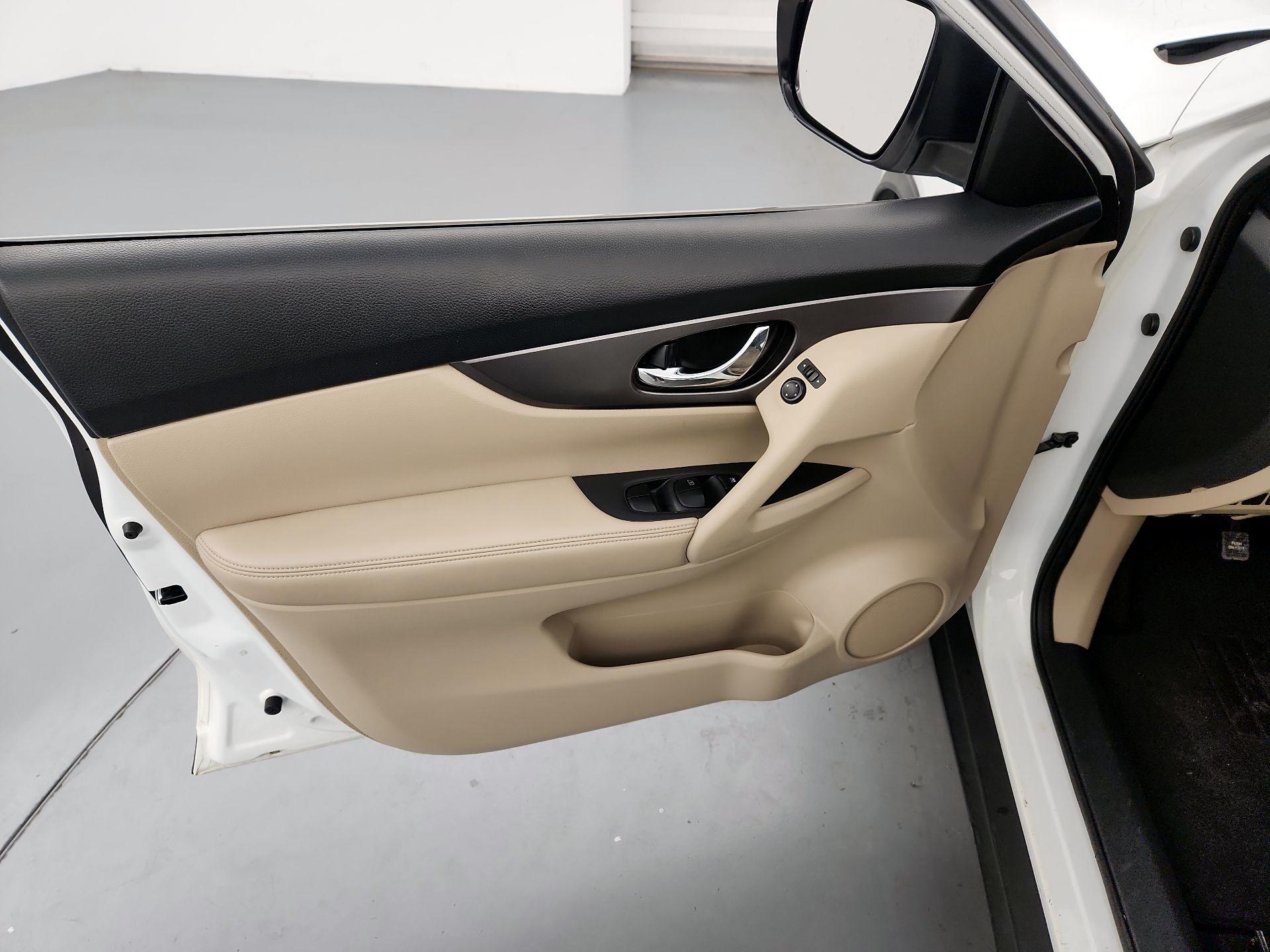 Thumbnail: 2016 Nissan Rogue - 12