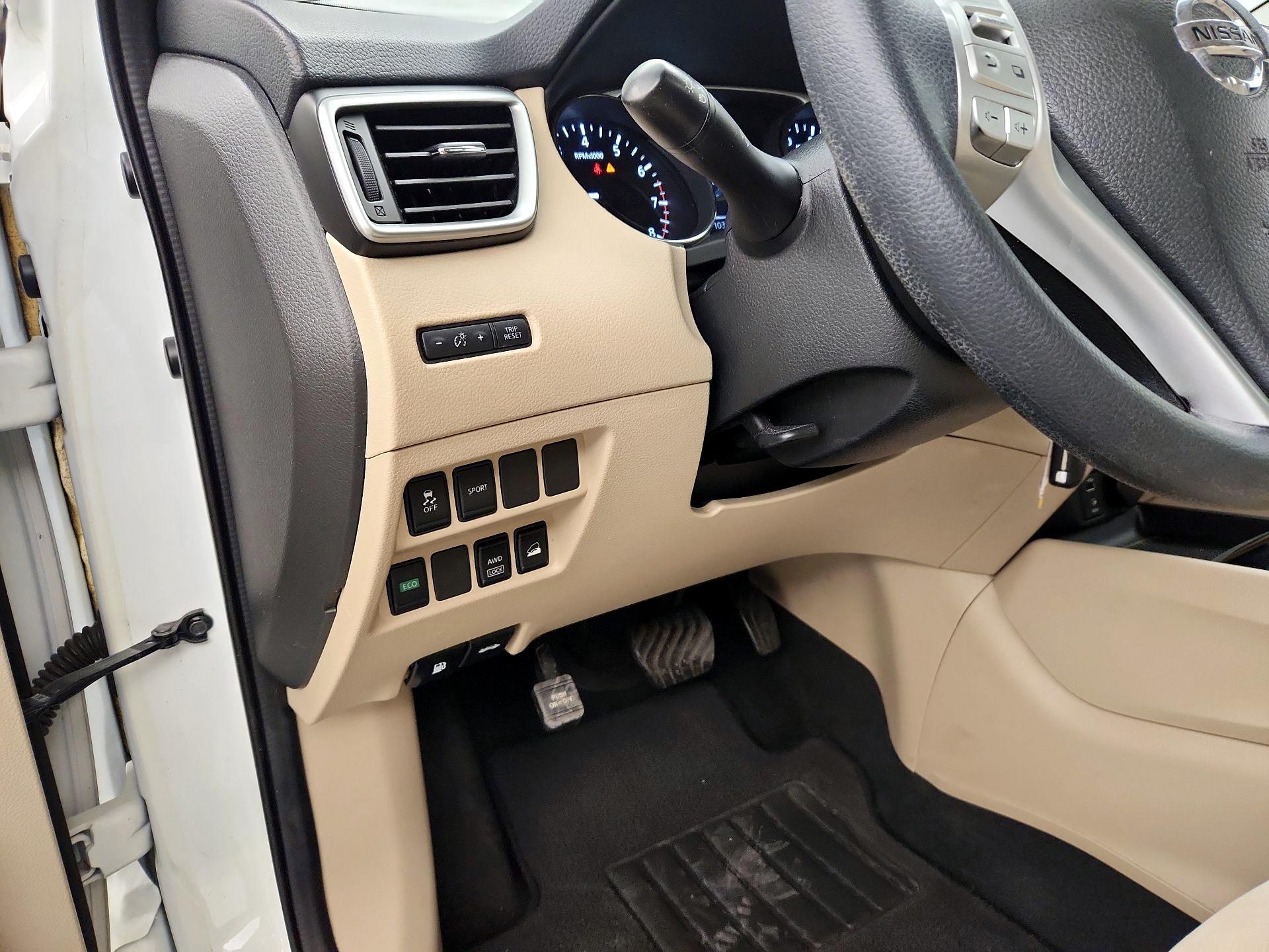 Thumbnail: 2016 Nissan Rogue - 13