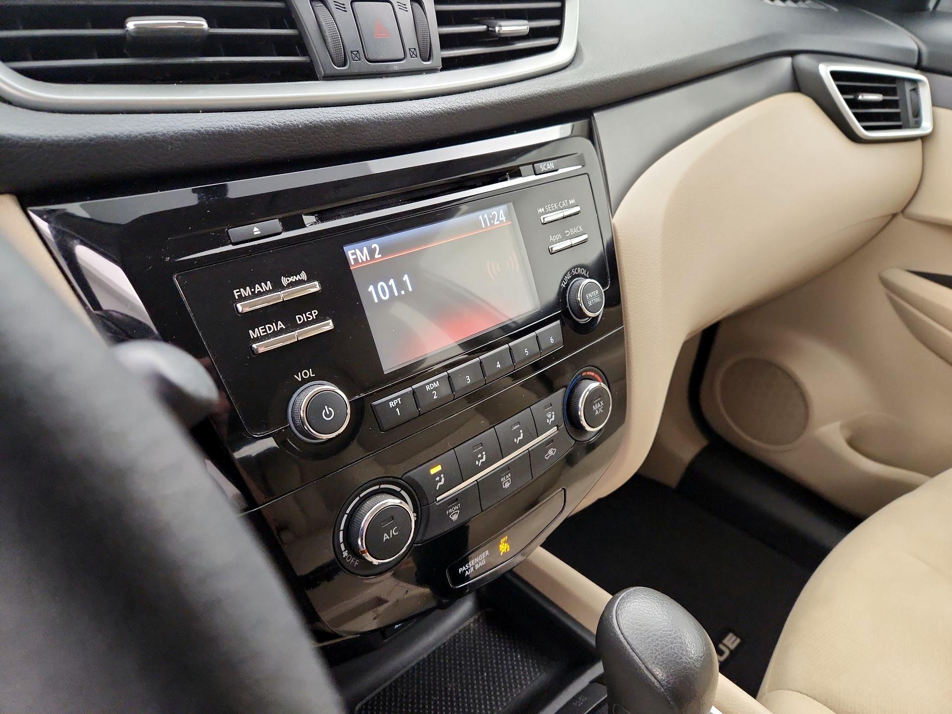 Thumbnail: 2016 Nissan Rogue - 15