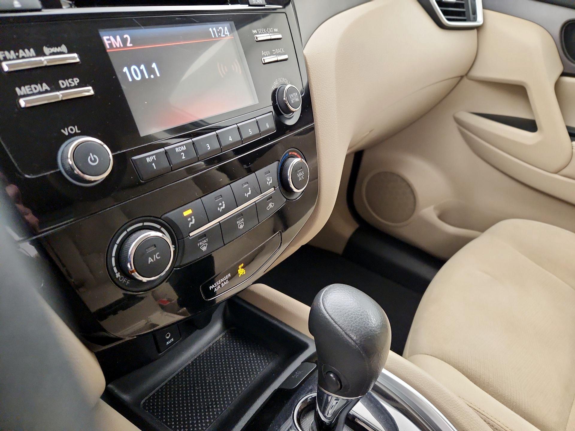 Thumbnail: 2016 Nissan Rogue - 16