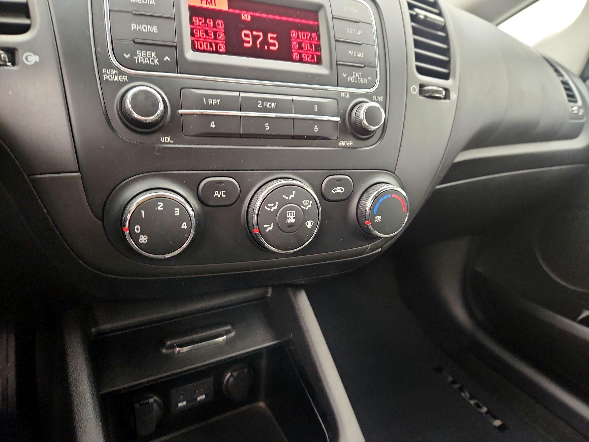 Thumbnail: 2014 Kia Forte - 15