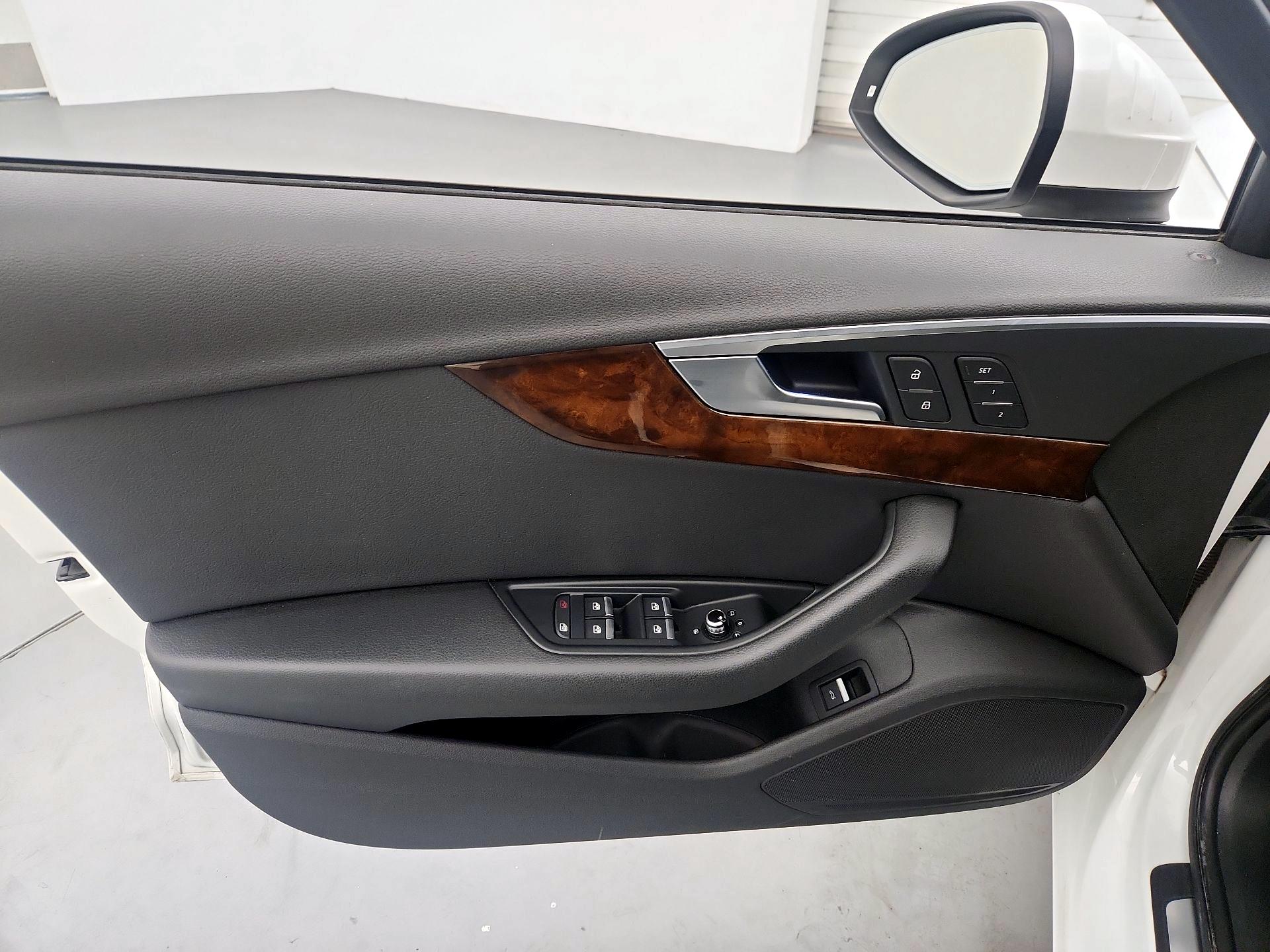 Thumbnail: 2017 Audi A4 - 12