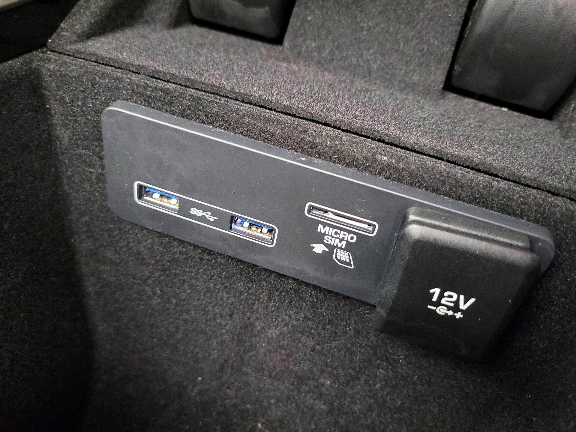 Thumbnail: 2020 Land Rover Range Rover Velar - 19