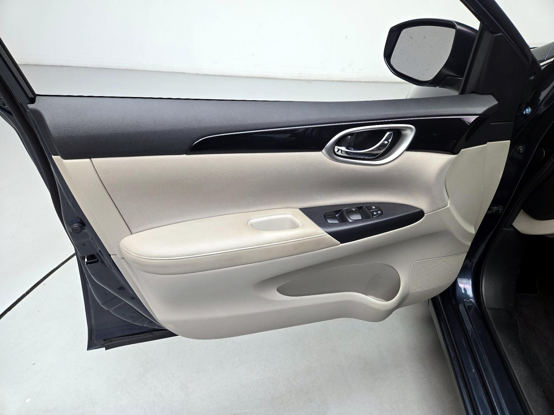 Thumbnail: 2017 Nissan Sentra - 12