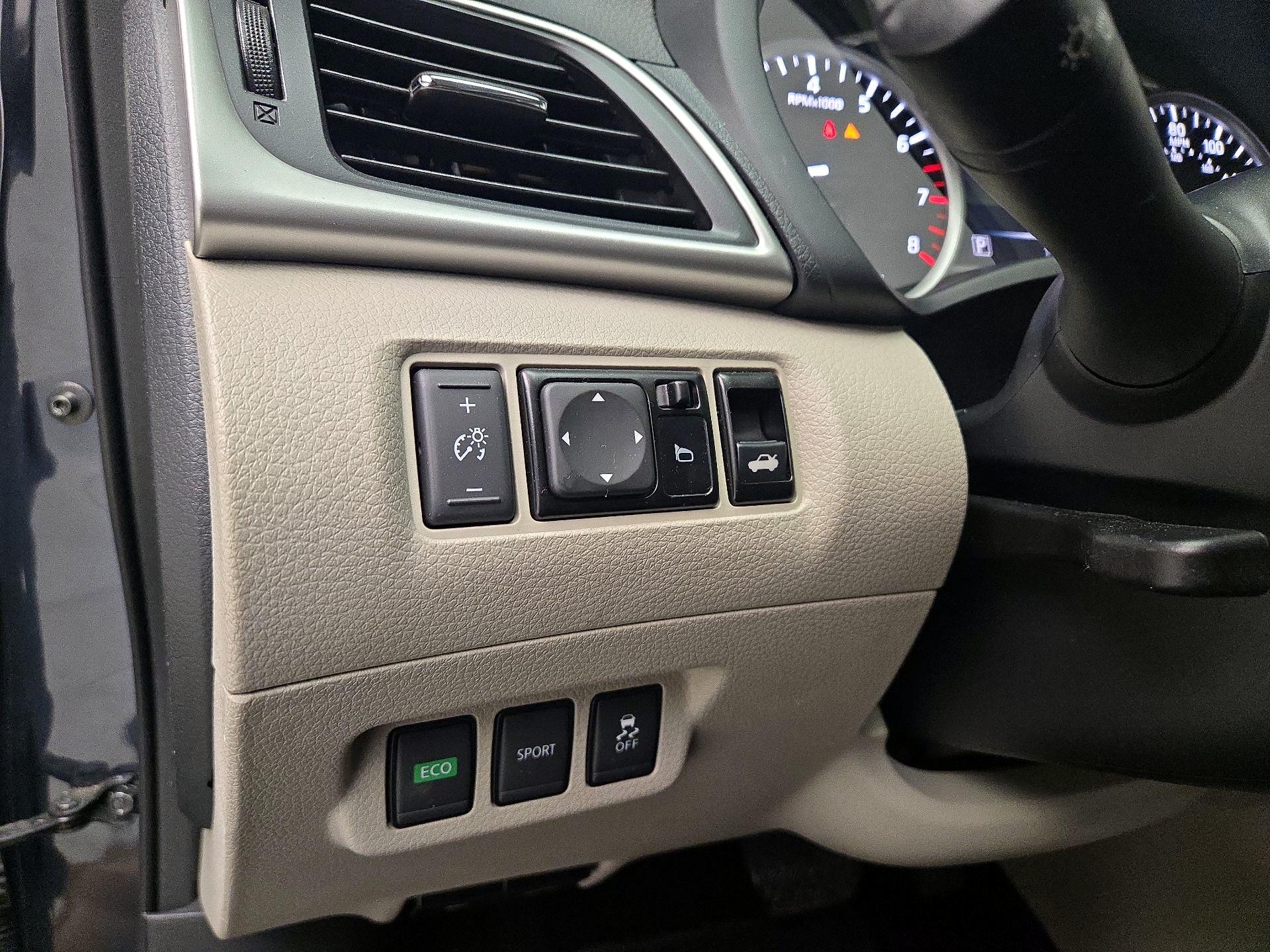 Thumbnail: 2017 Nissan Sentra - 13