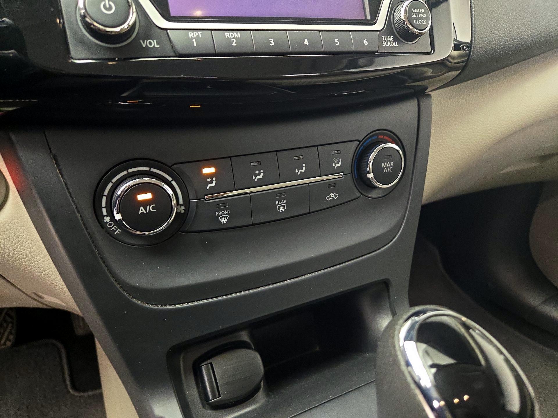 Thumbnail: 2017 Nissan Sentra - 16