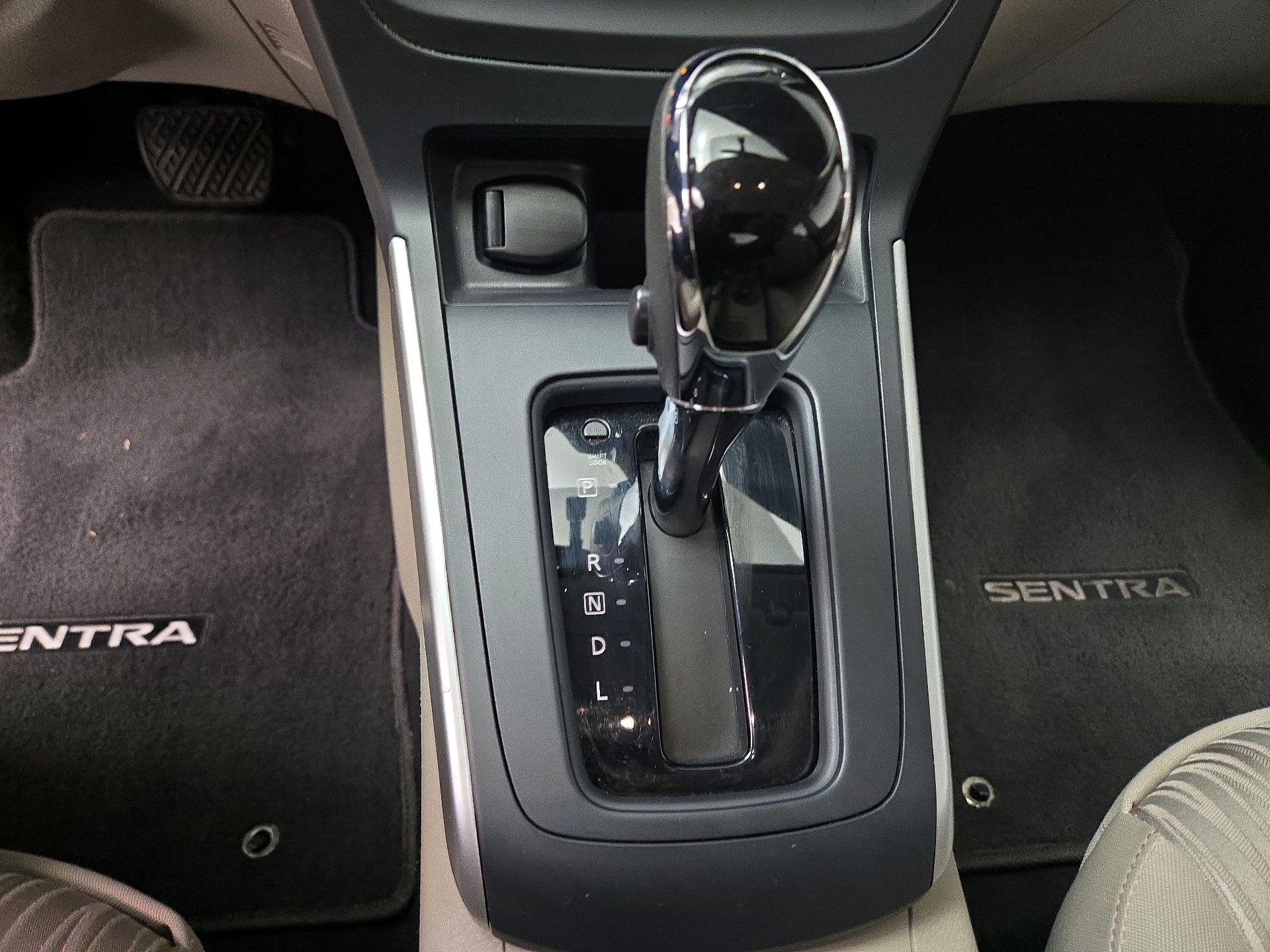 Thumbnail: 2017 Nissan Sentra - 17