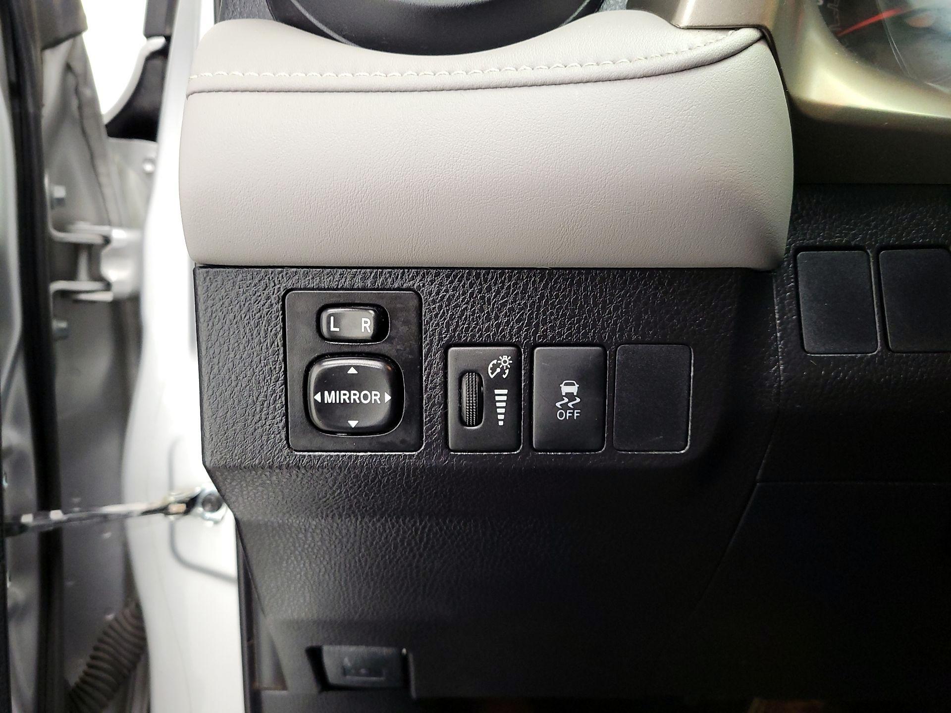 Thumbnail: 2015 Toyota RAV4 - 13