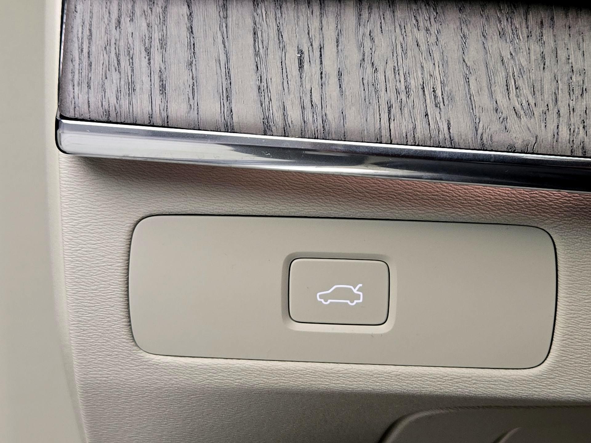 Thumbnail: 2023 Volvo XC90 - 13