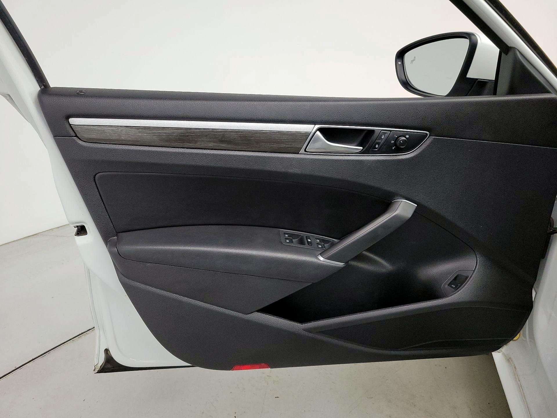 Thumbnail: 2018 Volkswagen Passat - 12