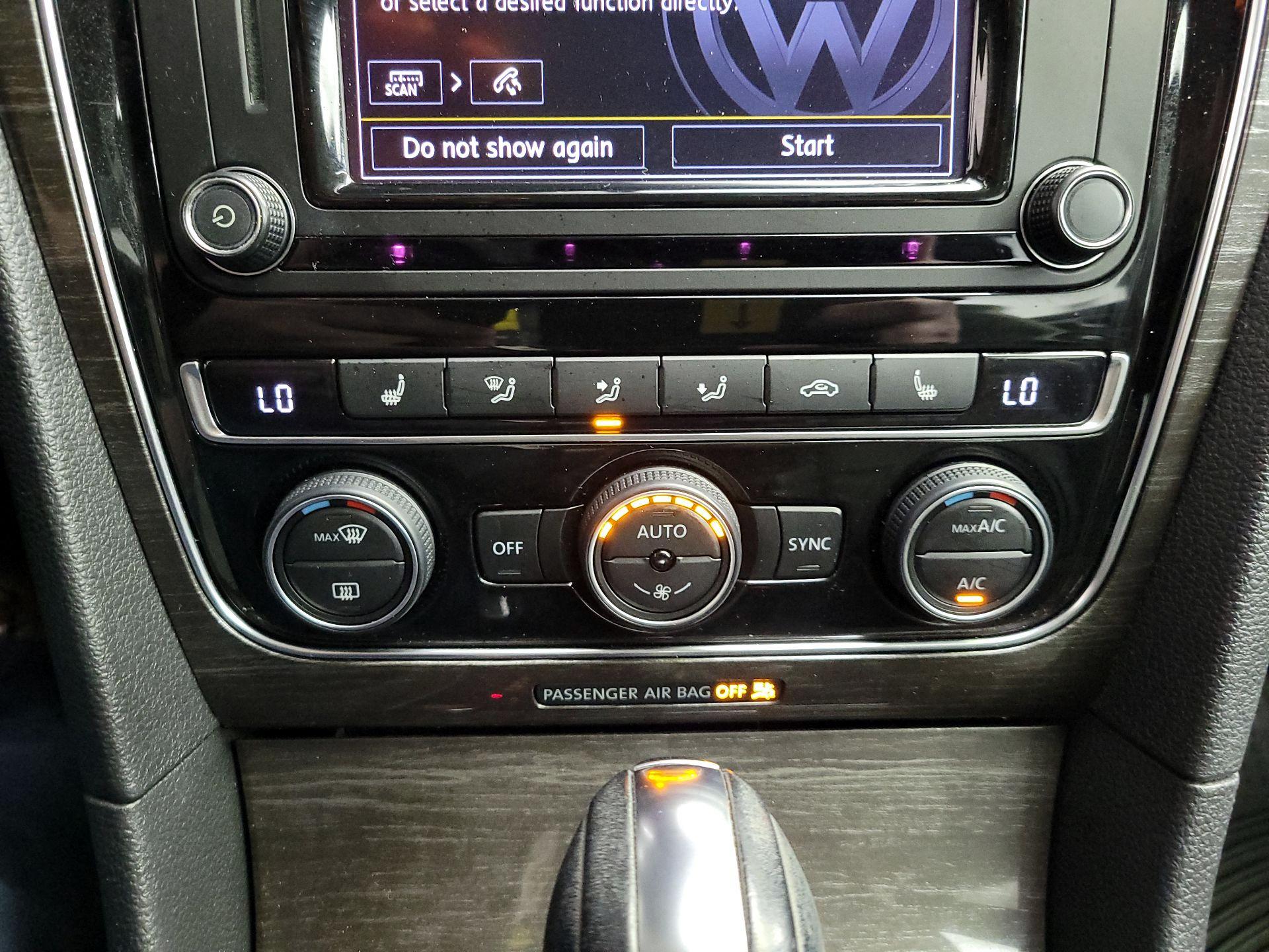 Thumbnail: 2018 Volkswagen Passat - 16