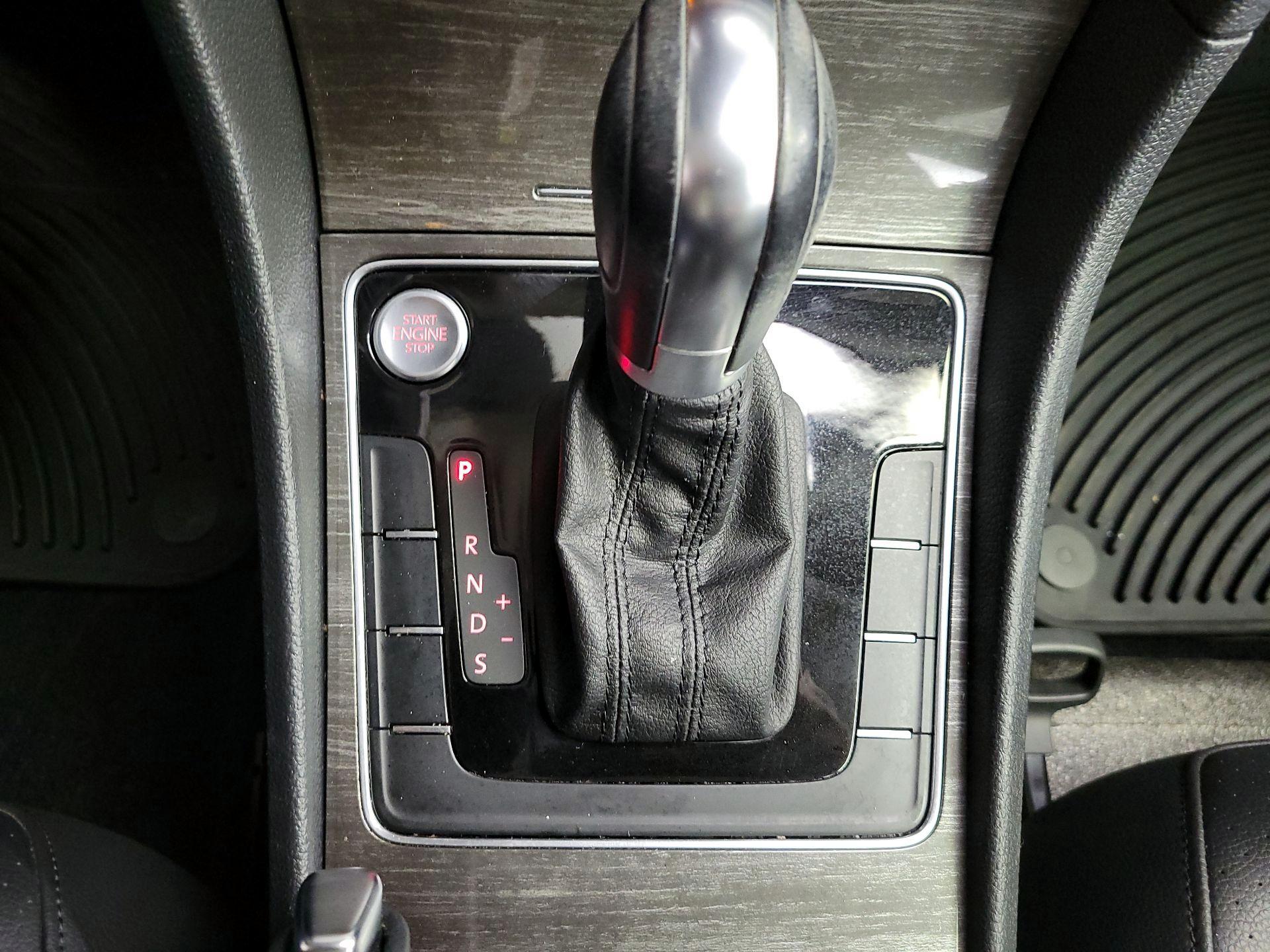 Thumbnail: 2018 Volkswagen Passat - 17