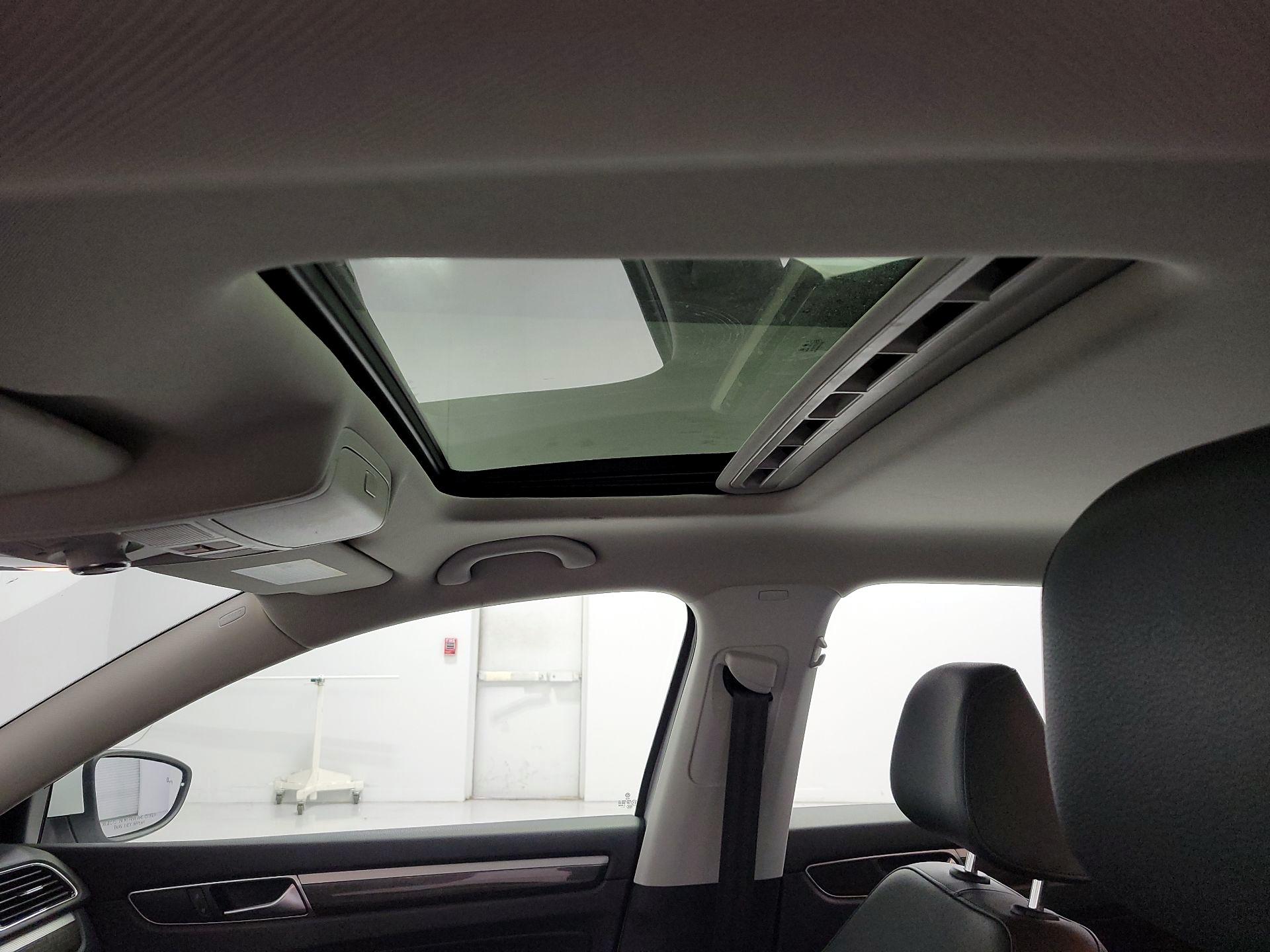 Thumbnail: 2018 Volkswagen Passat - 19