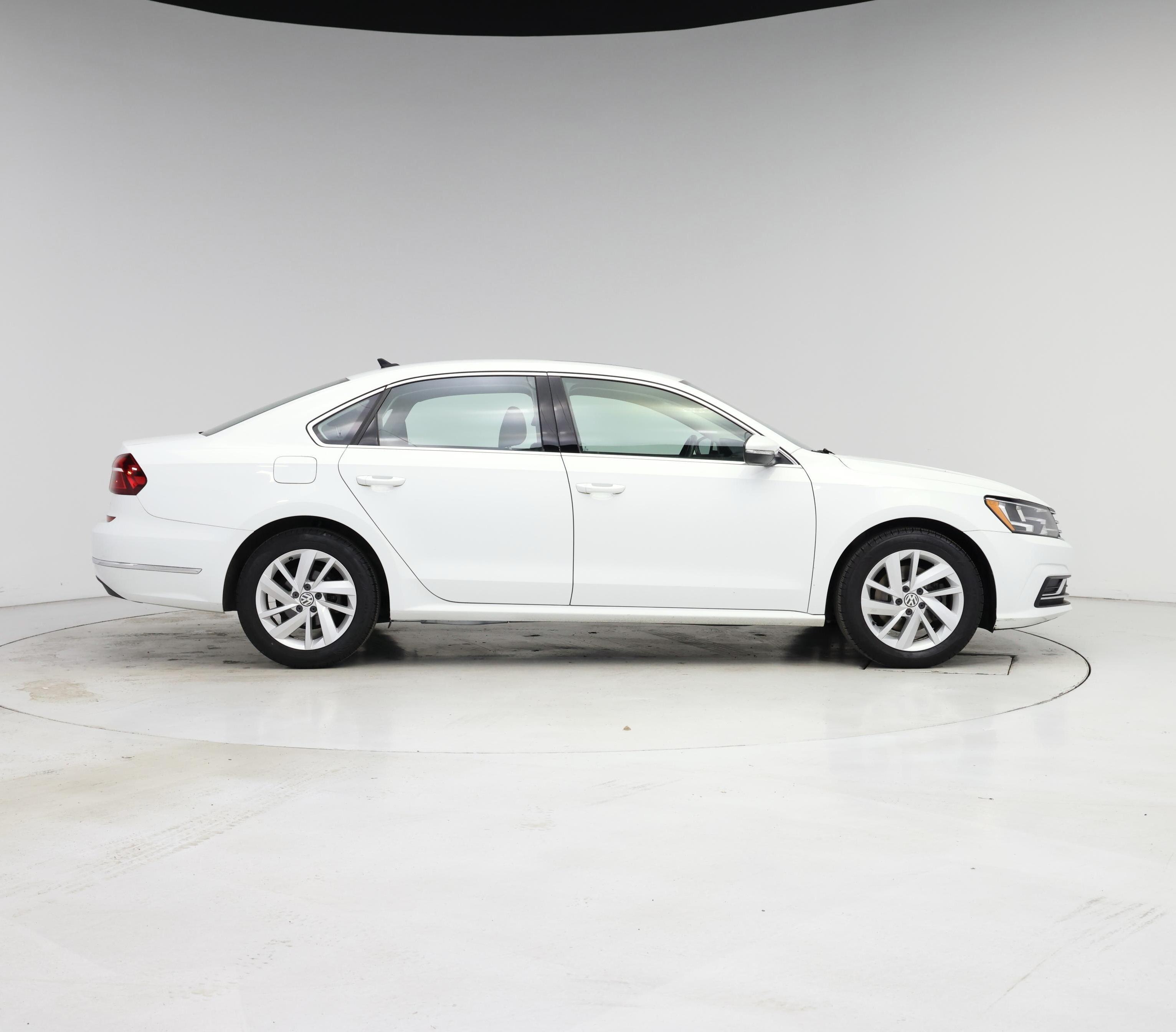 Thumbnail: 2018 Volkswagen Passat - 7