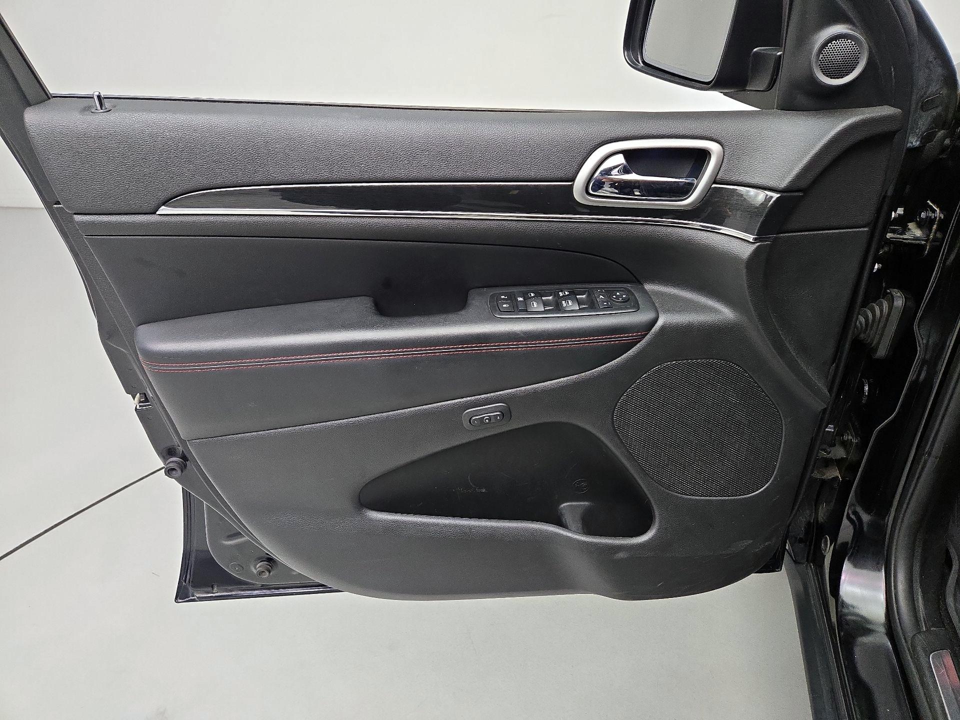 Thumbnail: 2018 Jeep Grand Cherokee - 12