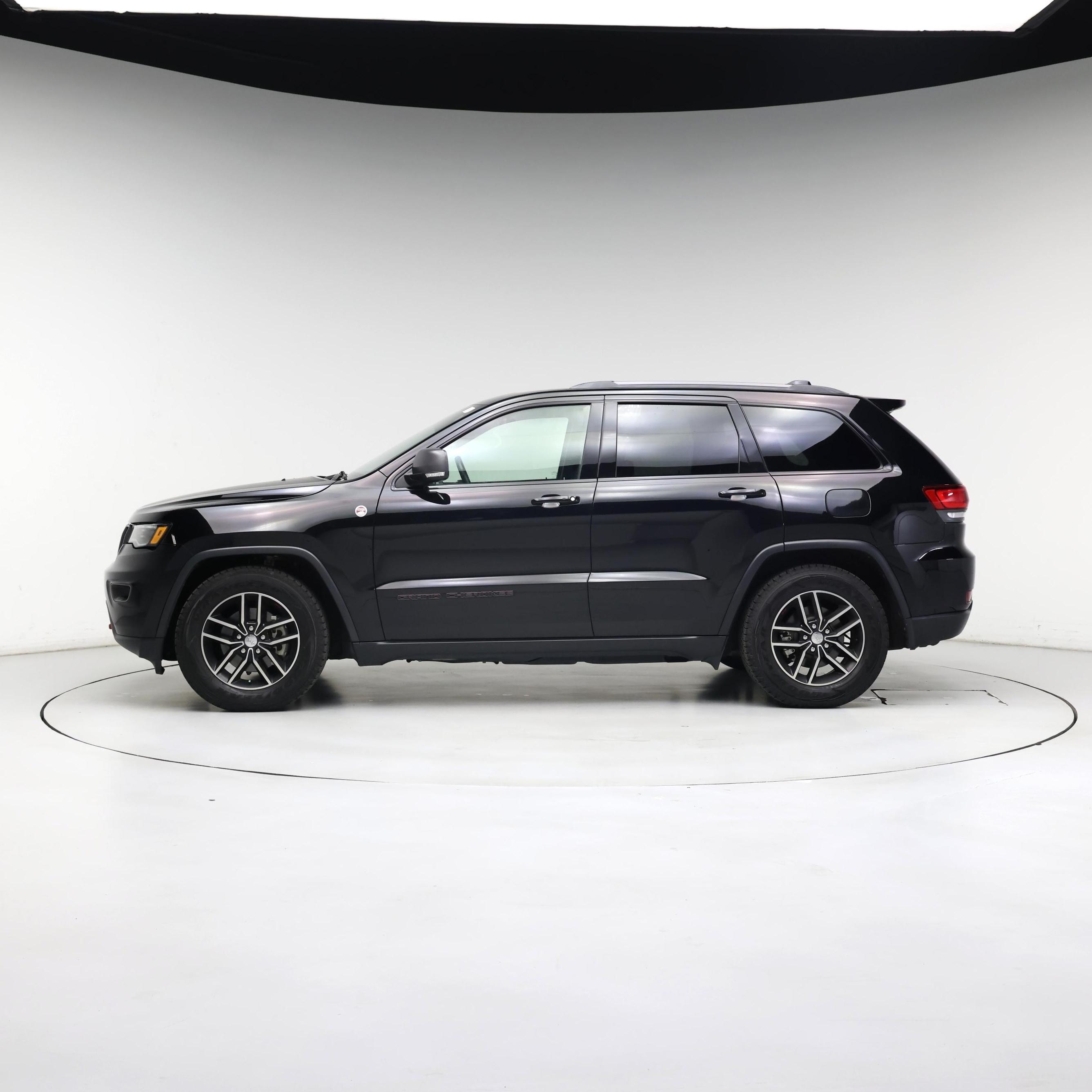 Thumbnail: 2018 Jeep Grand Cherokee - 3