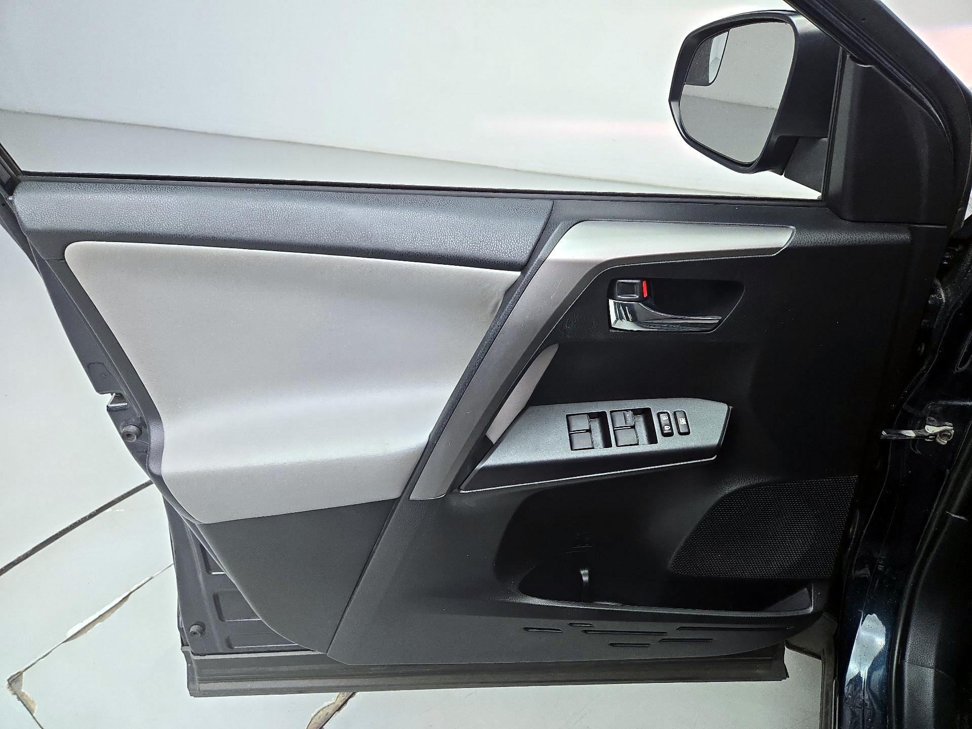 Thumbnail: 2017 Toyota RAV4 - 12