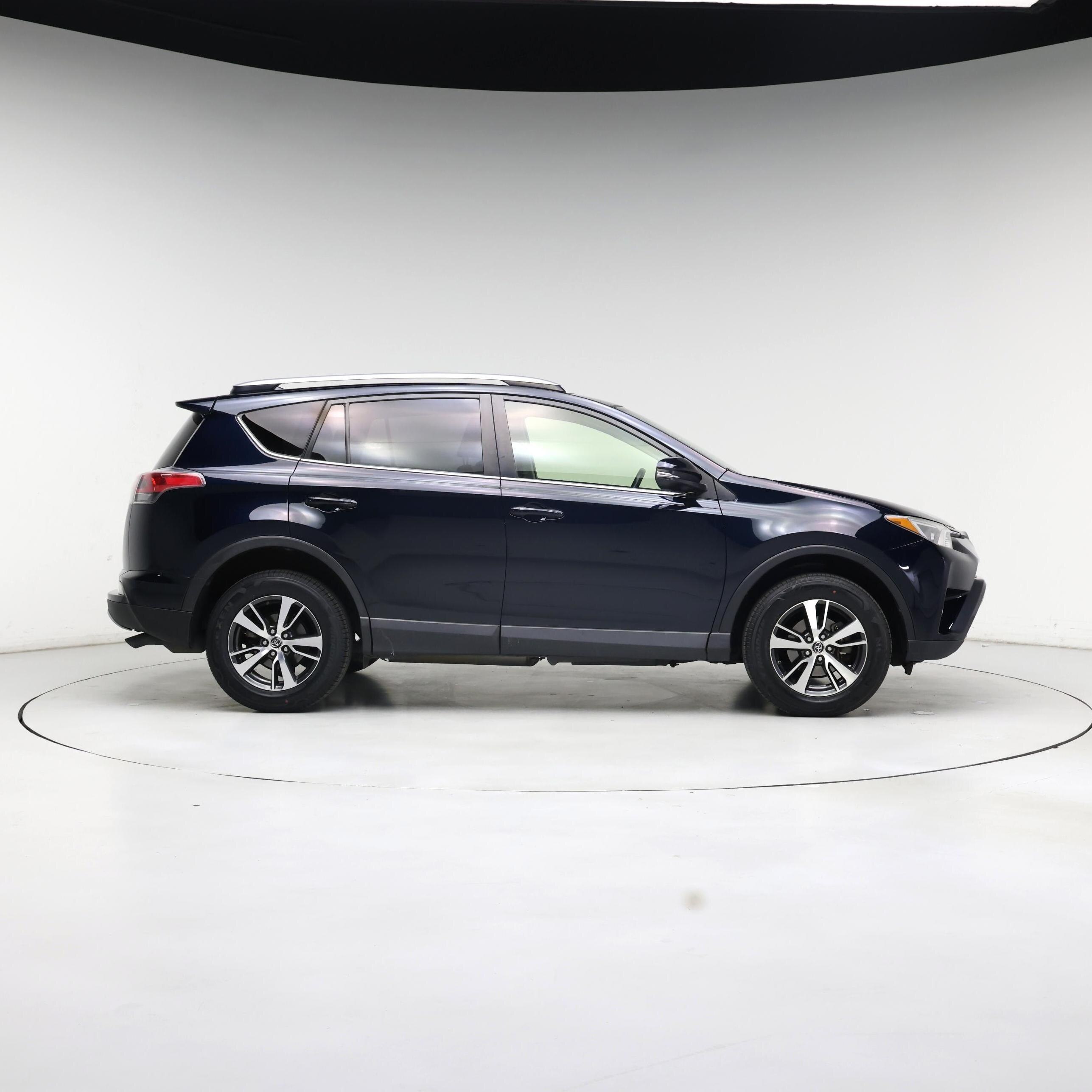 Thumbnail: 2017 Toyota RAV4 - 7