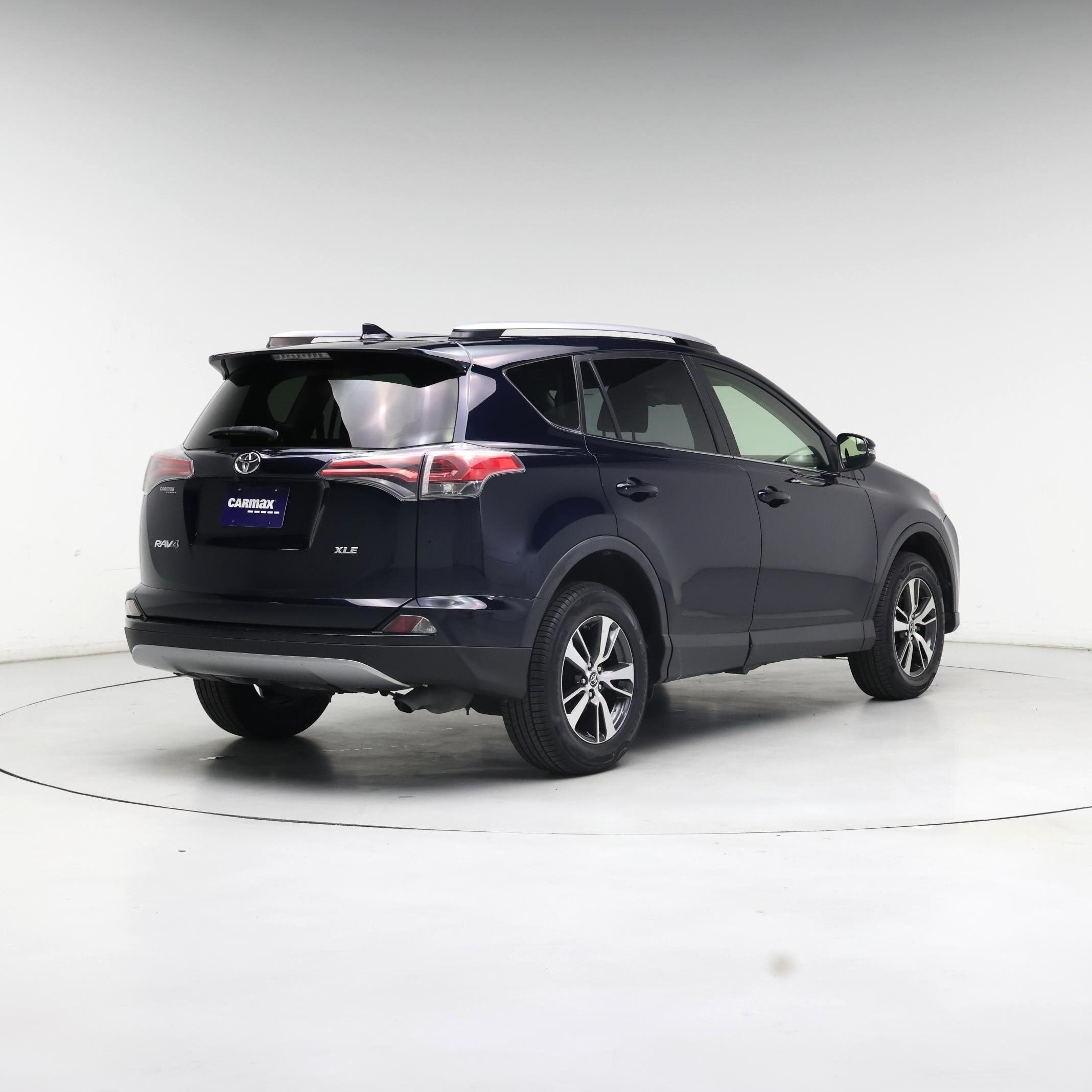 Thumbnail: 2017 Toyota RAV4 - 8