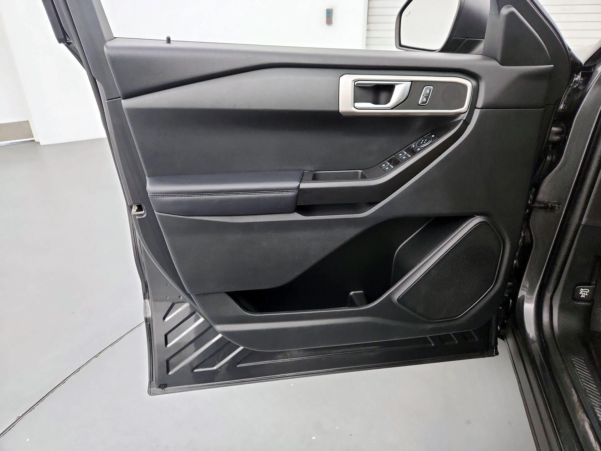 Thumbnail: 2020 Ford Explorer - 12