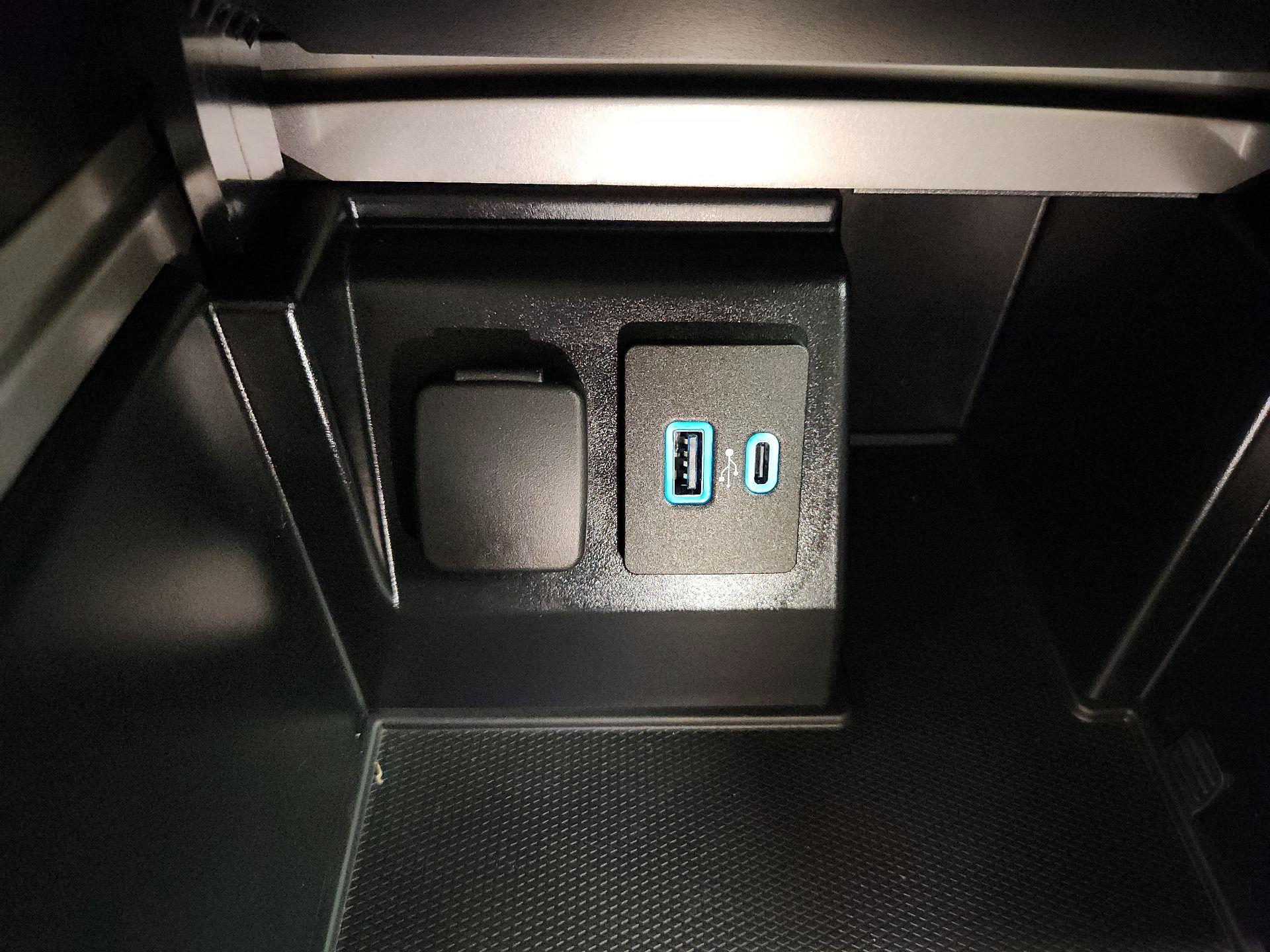 Thumbnail: 2020 Ford Explorer - 18