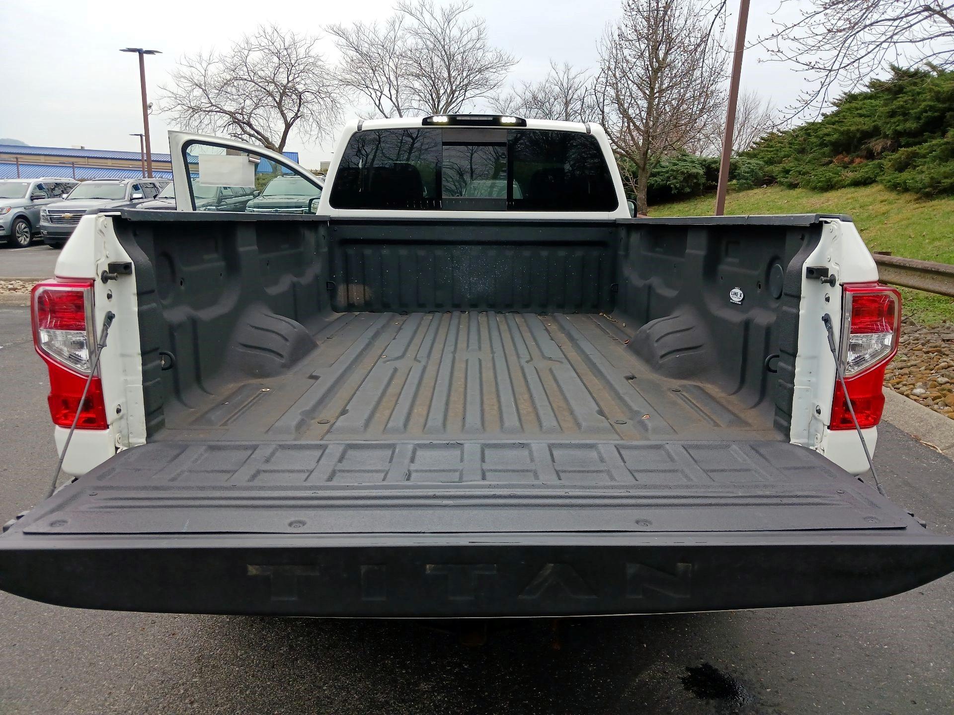 Thumbnail: 2019 Nissan Titan - 17