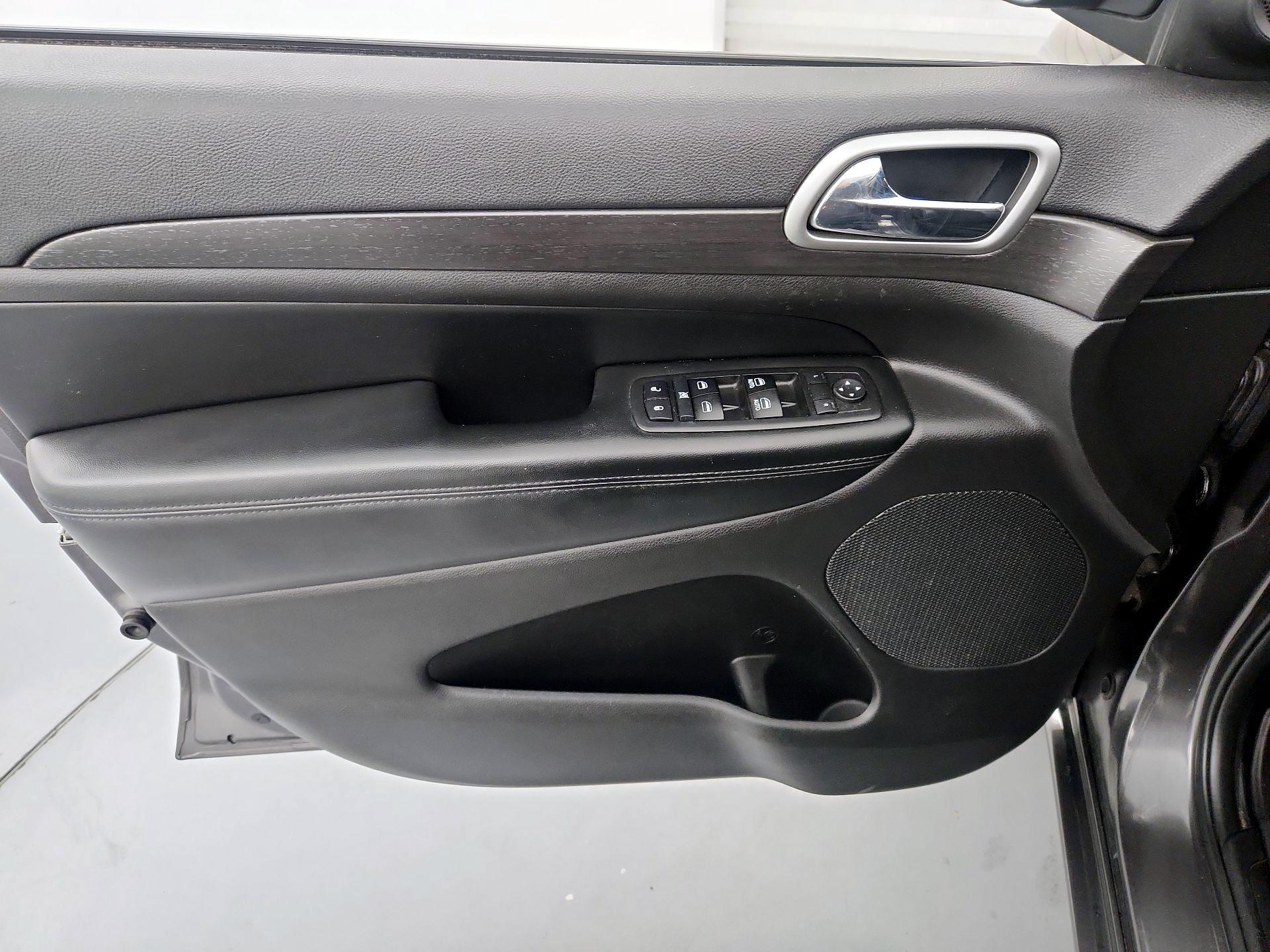 Thumbnail: 2018 Jeep Grand Cherokee - 12