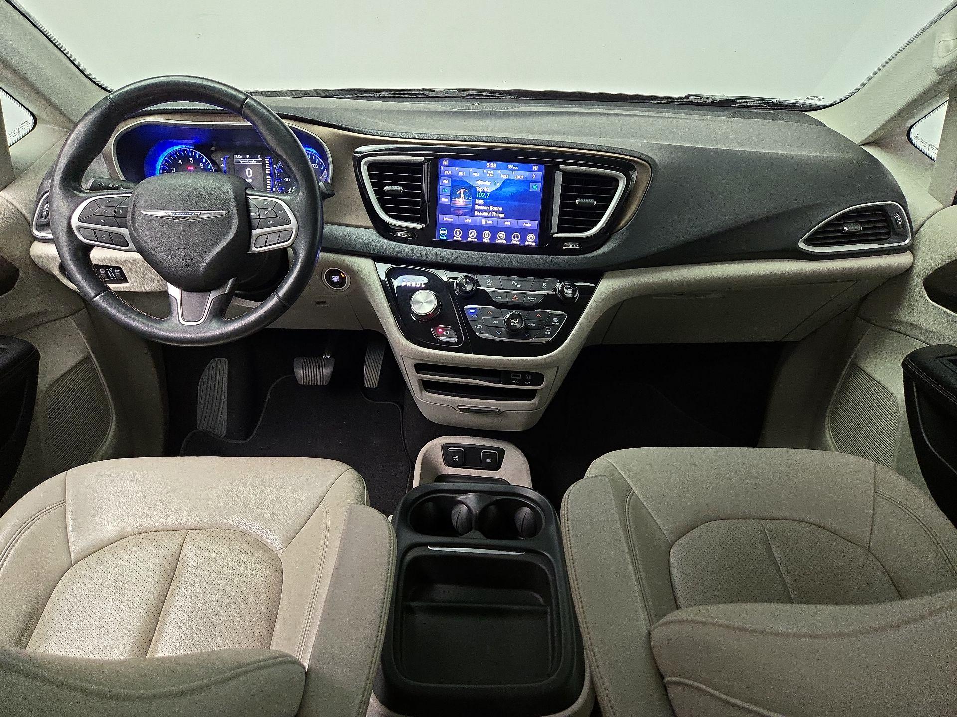 Thumbnail: 2018 Chrysler Pacifica - 9